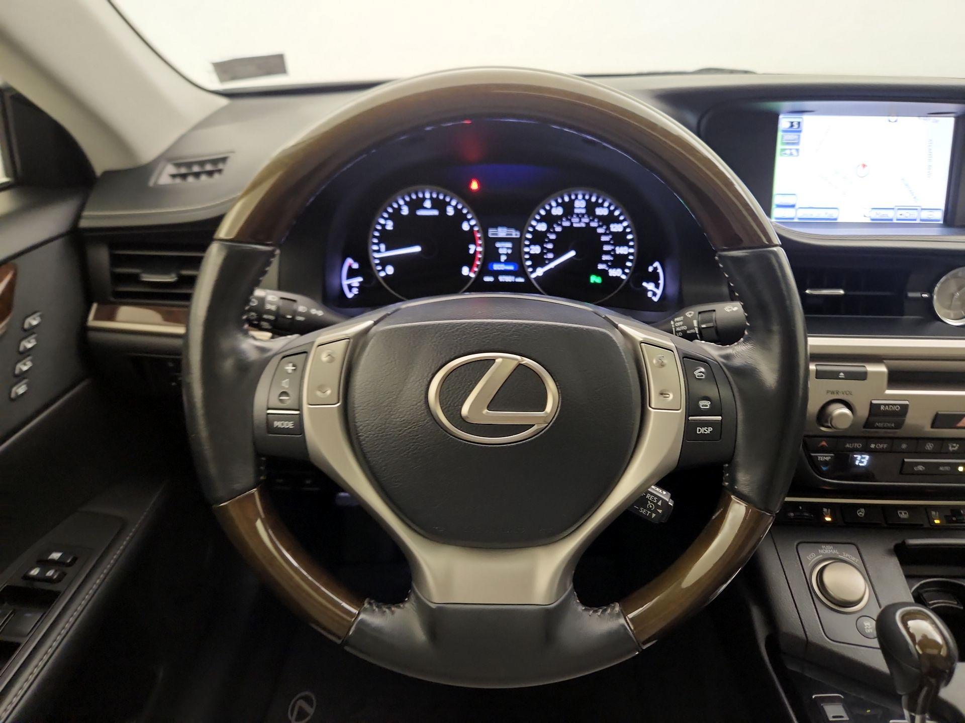 Thumbnail: 2014 Lexus ES - 10