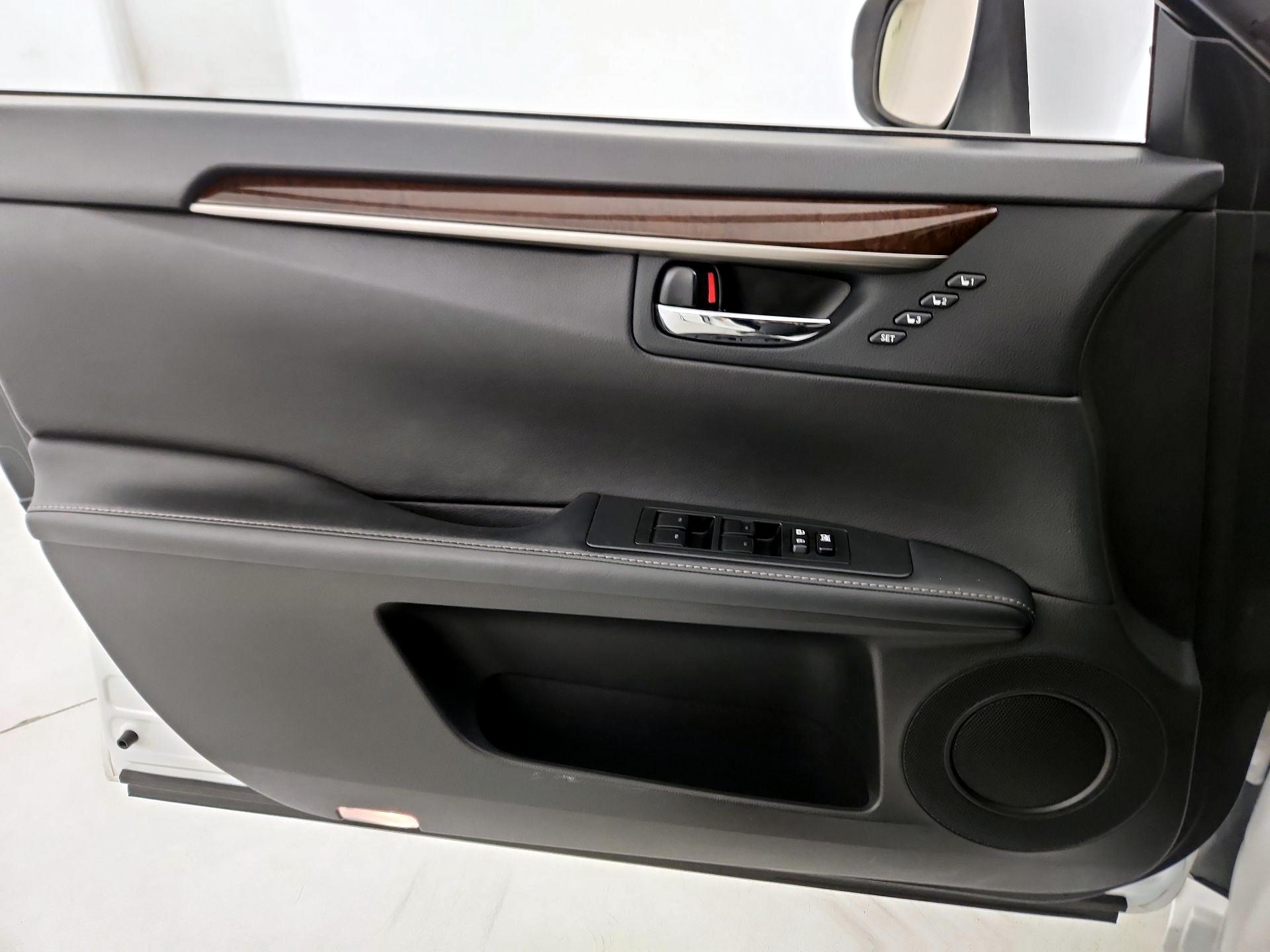 Thumbnail: 2014 Lexus ES - 12