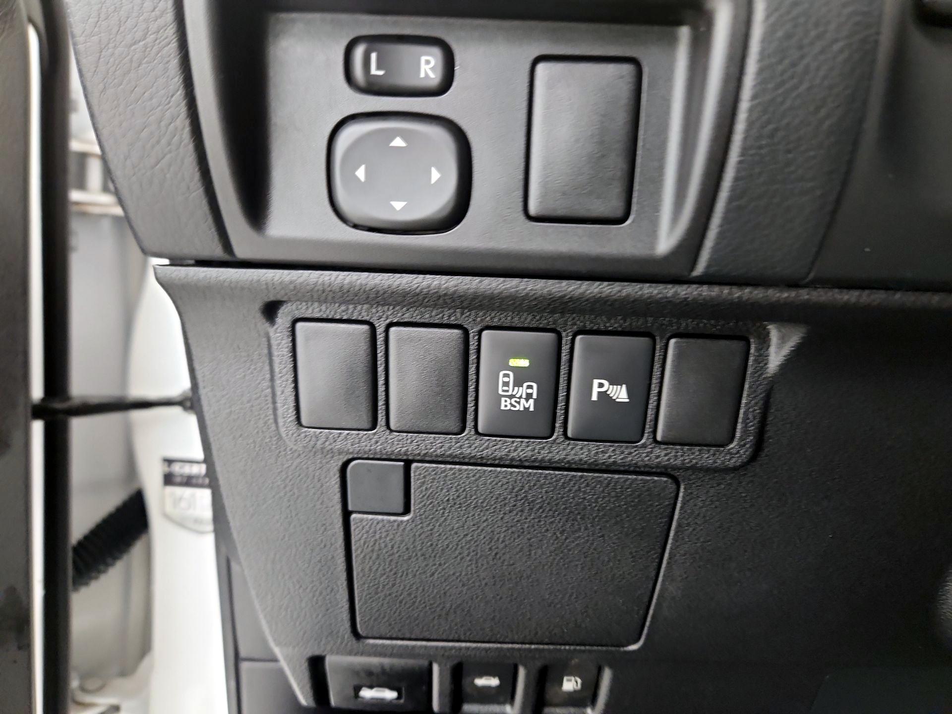 Thumbnail: 2014 Lexus ES - 13