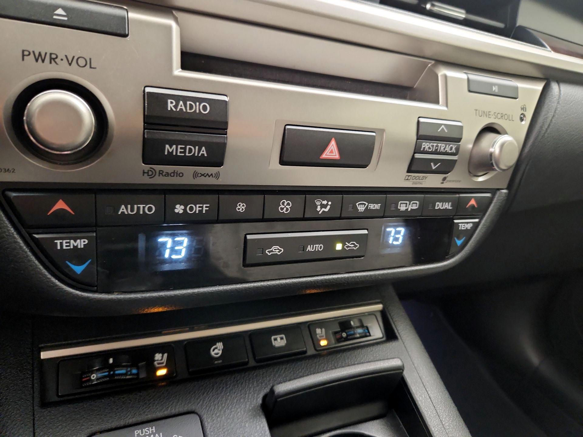 Thumbnail: 2014 Lexus ES - 17