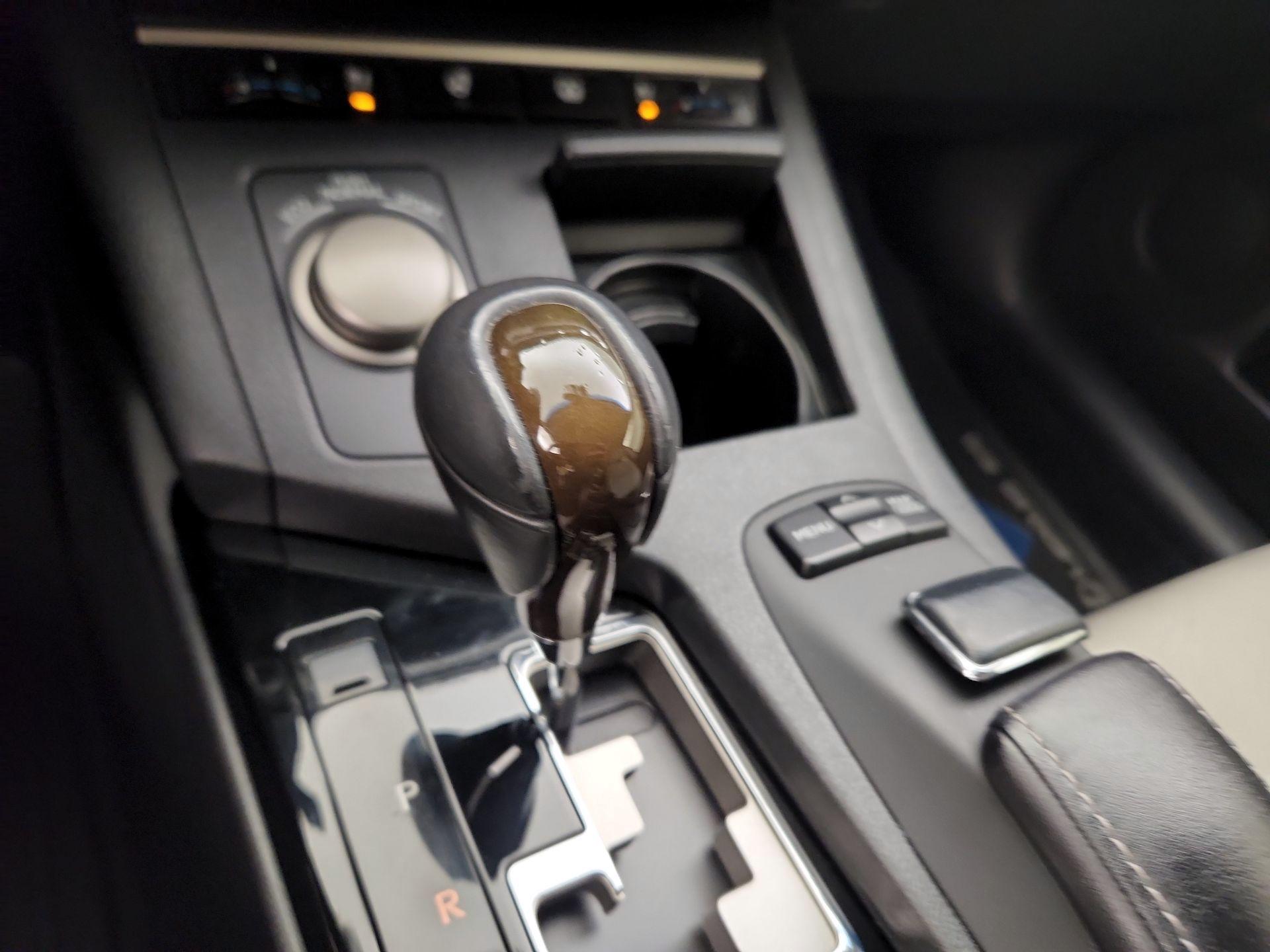 Thumbnail: 2014 Lexus ES - 18