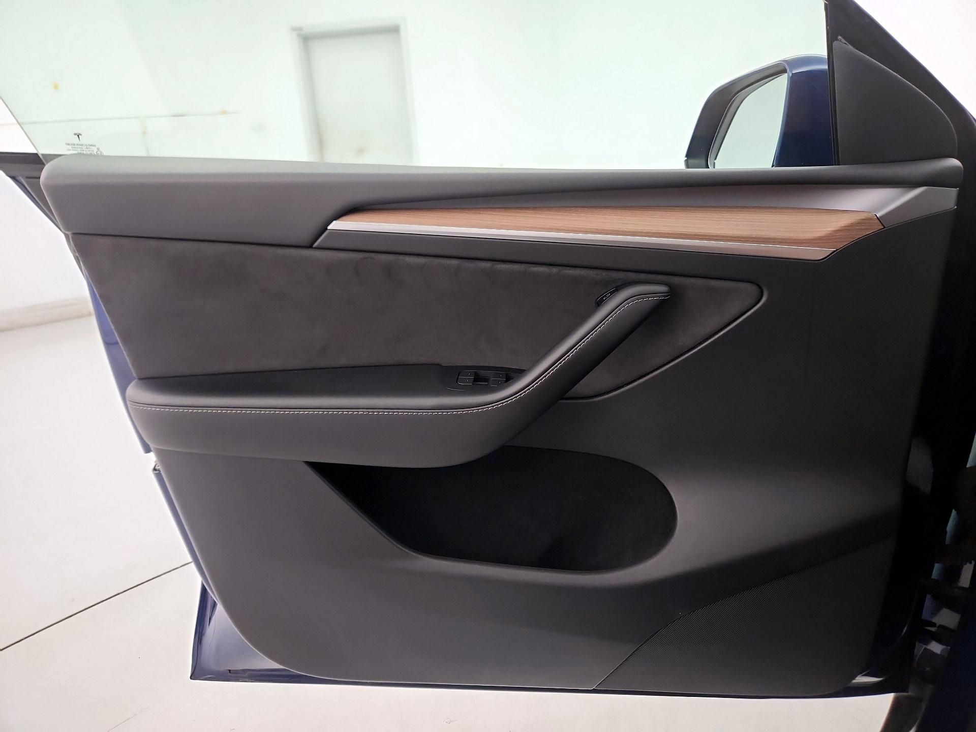 Thumbnail: 2023 Tesla Model Y - 12