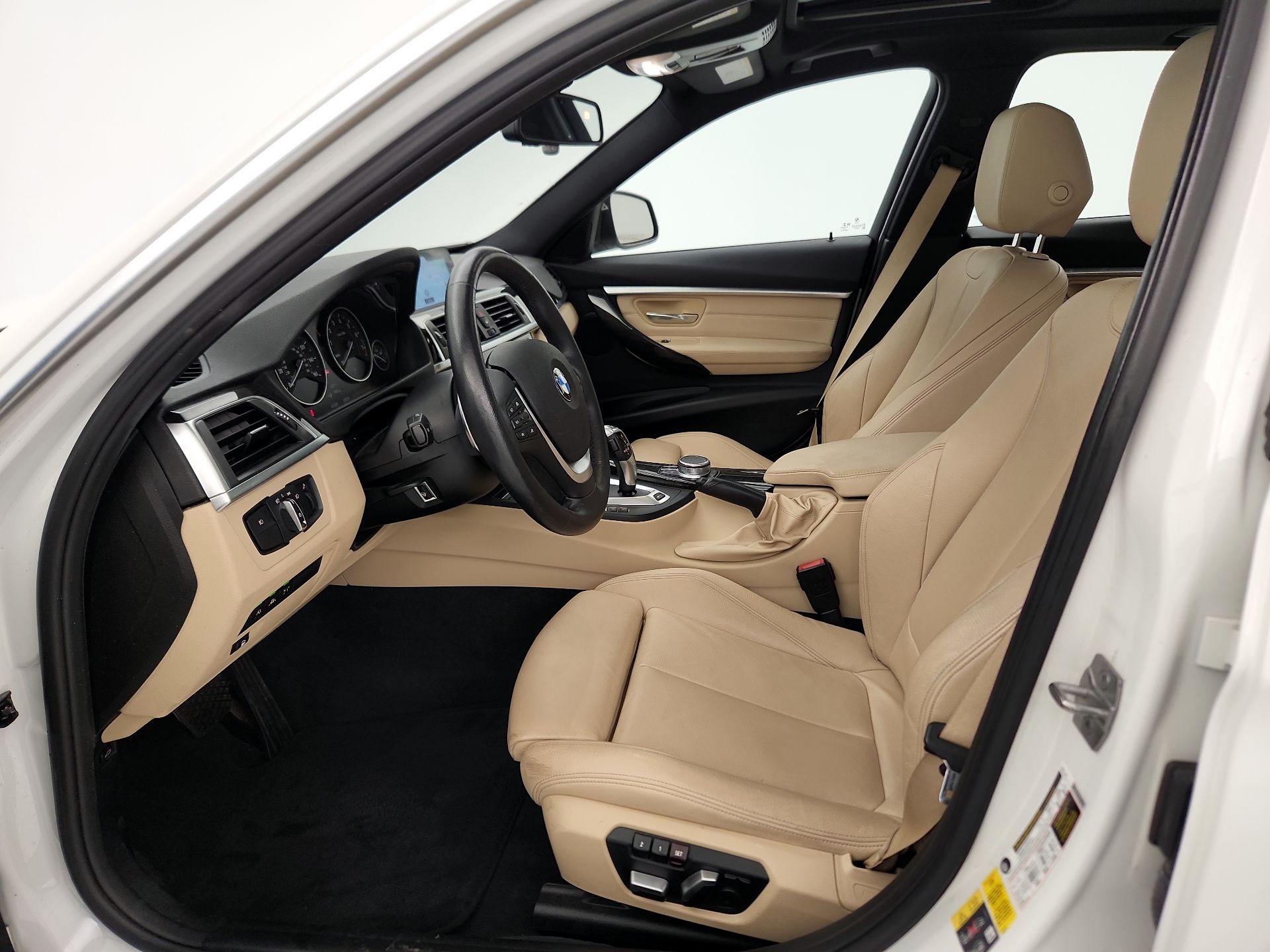 Thumbnail: 2017 BMW 3 Series - 11