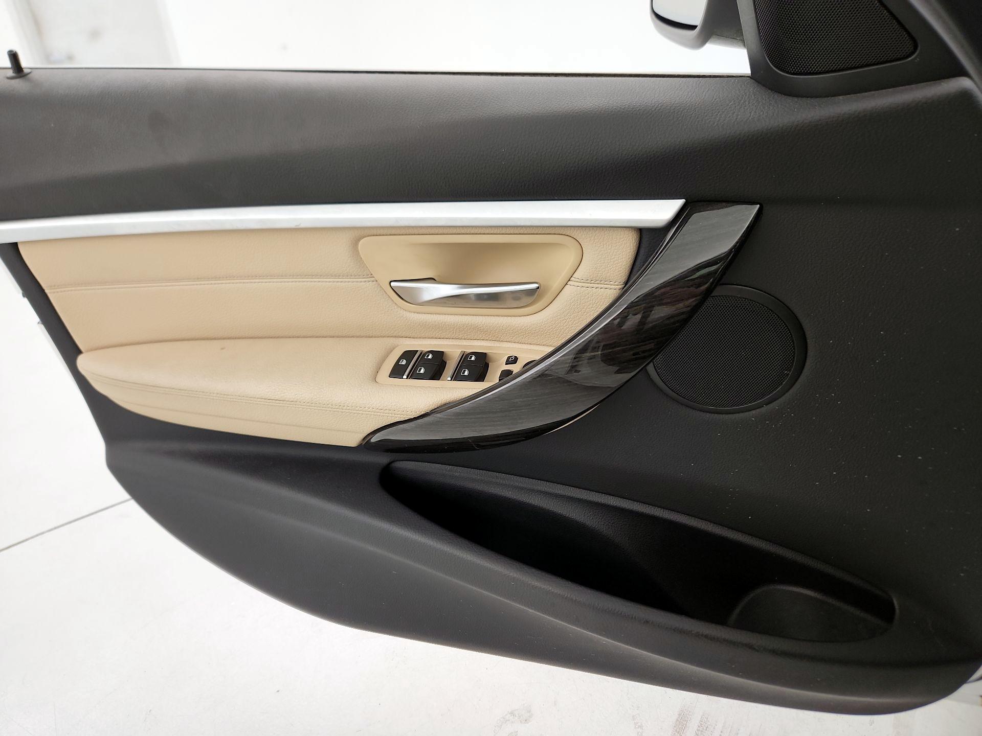 Thumbnail: 2017 BMW 3 Series - 12