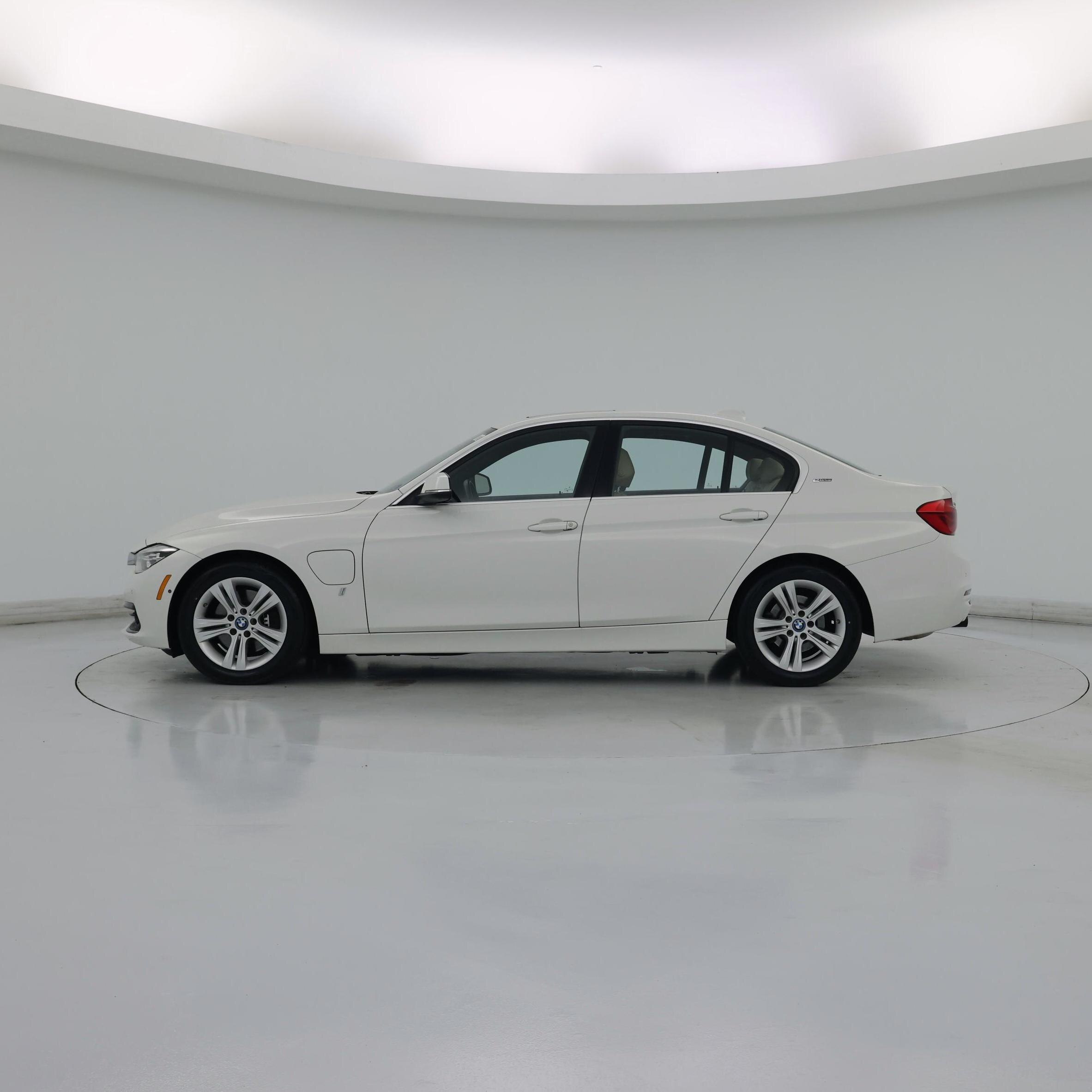 Thumbnail: 2017 BMW 3 Series - 3