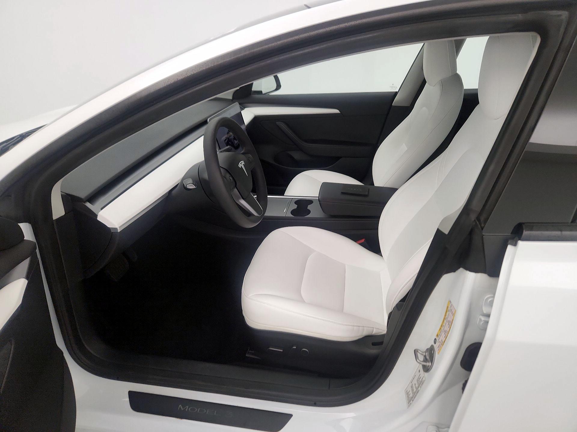 Thumbnail: 2023 Tesla Model 3 - 11