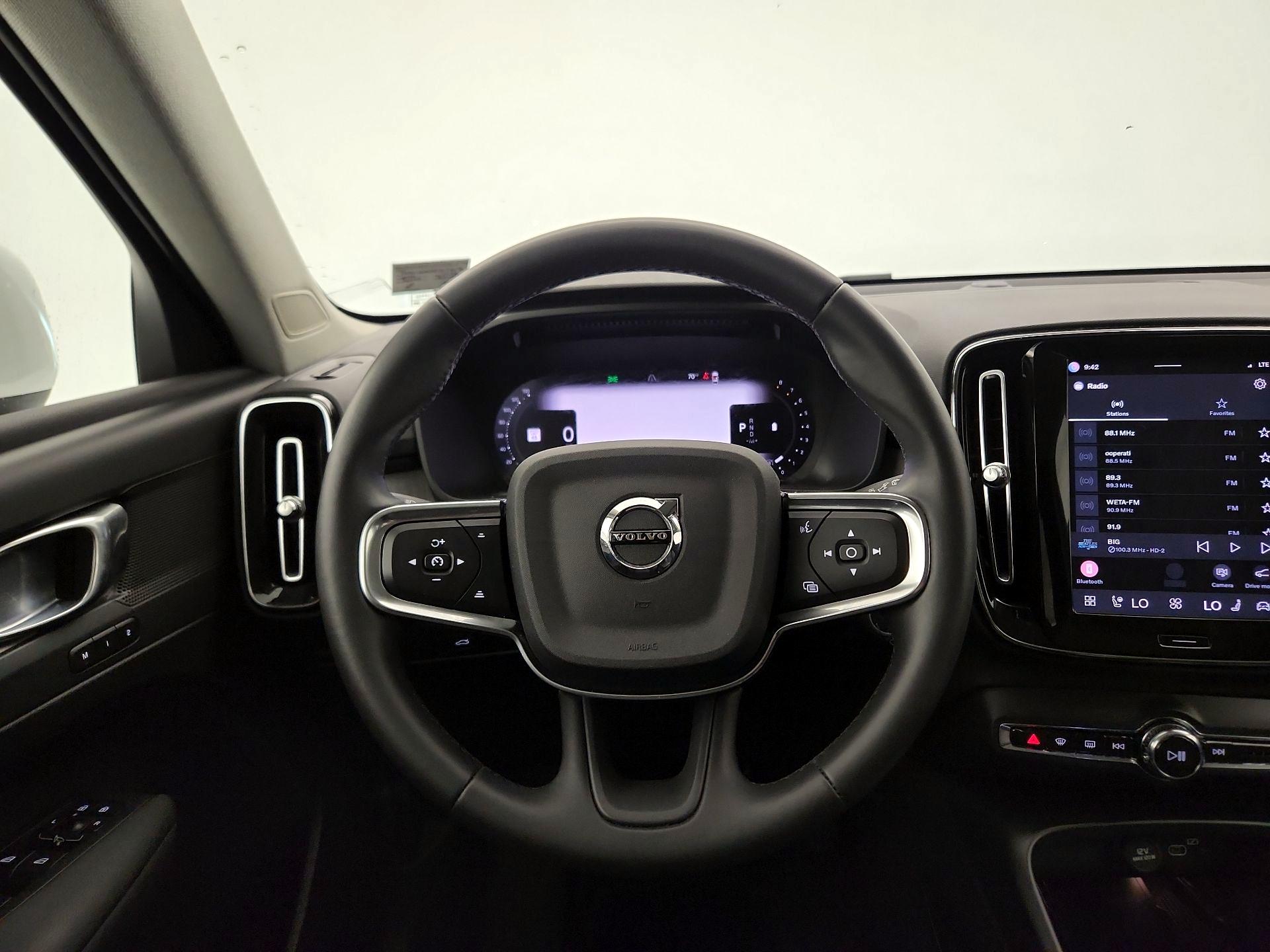 Thumbnail: 2023 Volvo XC40 - 10