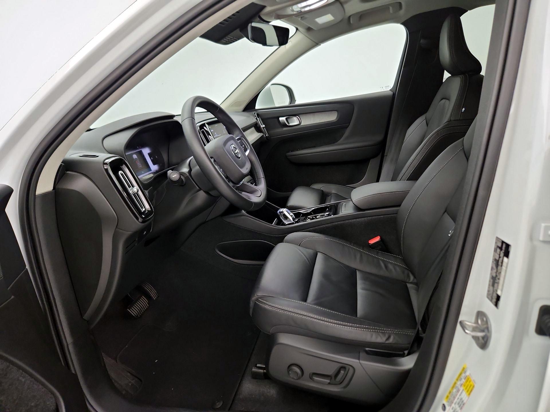 Thumbnail: 2023 Volvo XC40 - 11