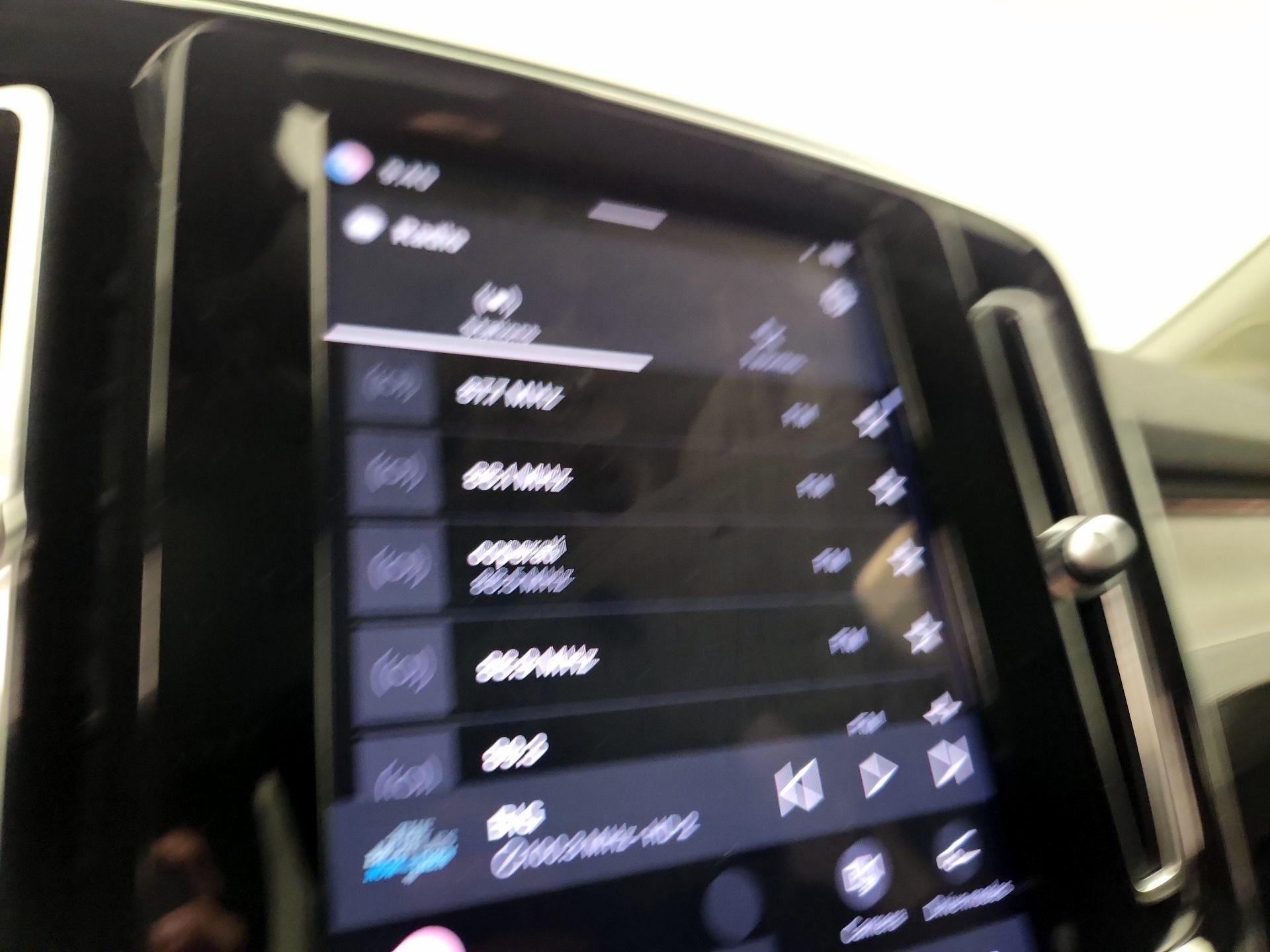 Thumbnail: 2023 Volvo XC40 - 15