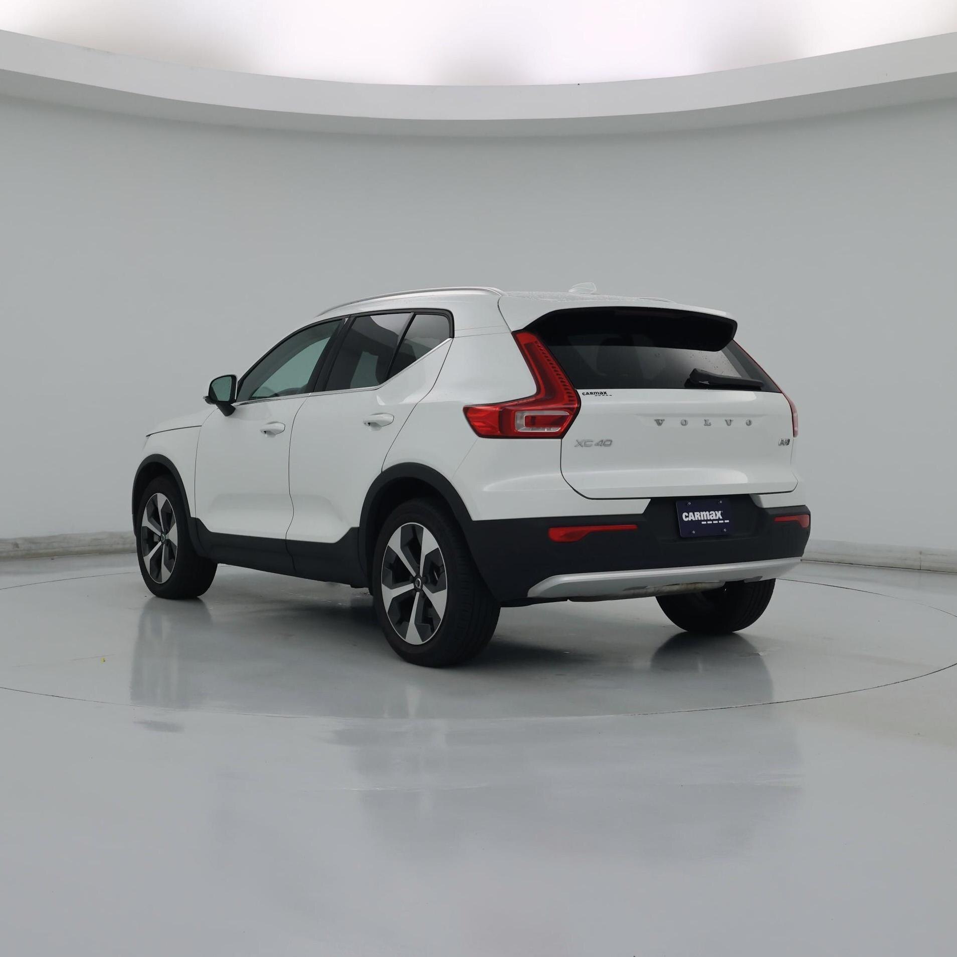 Thumbnail: 2023 Volvo XC40 - 2