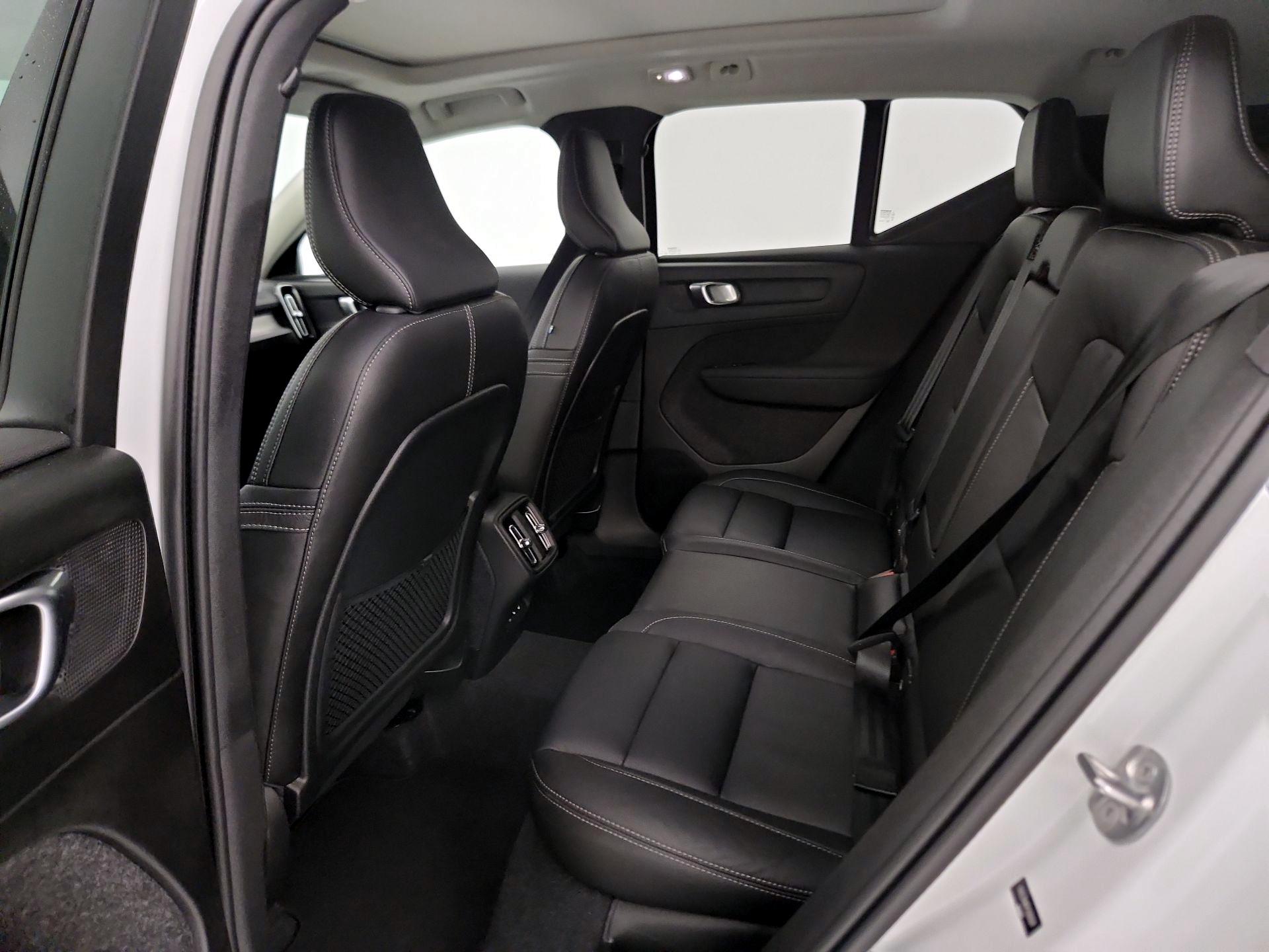 Thumbnail: 2023 Volvo XC40 - 19