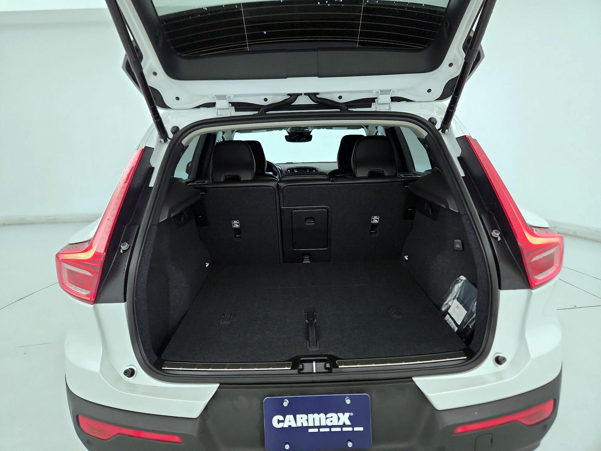 Thumbnail: 2023 Volvo XC40 - 20