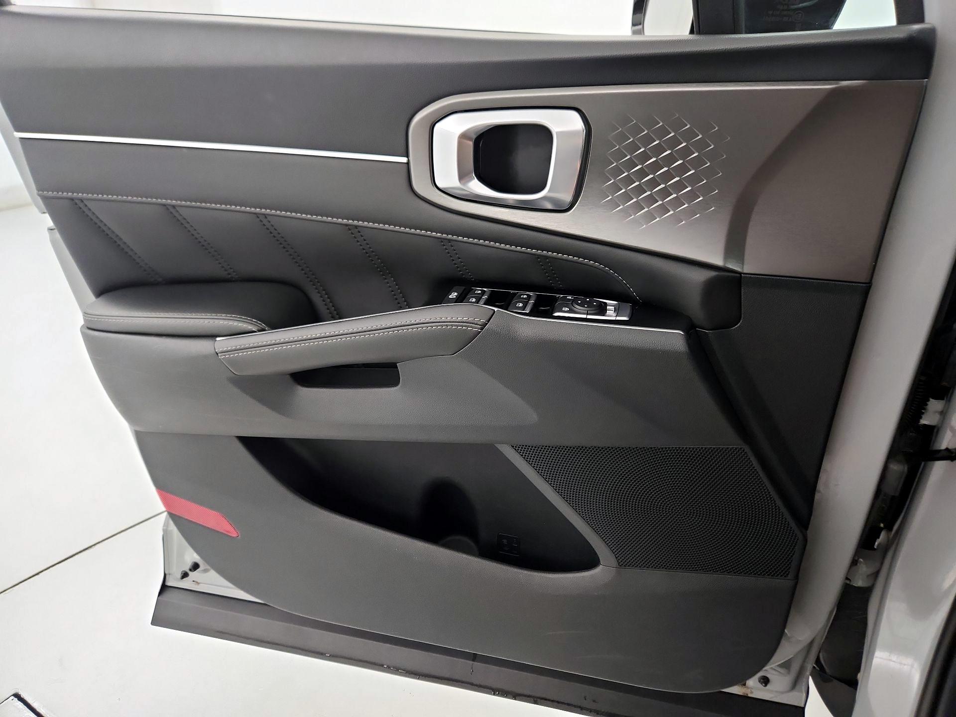 Thumbnail: 2023 Kia Sorento - 12