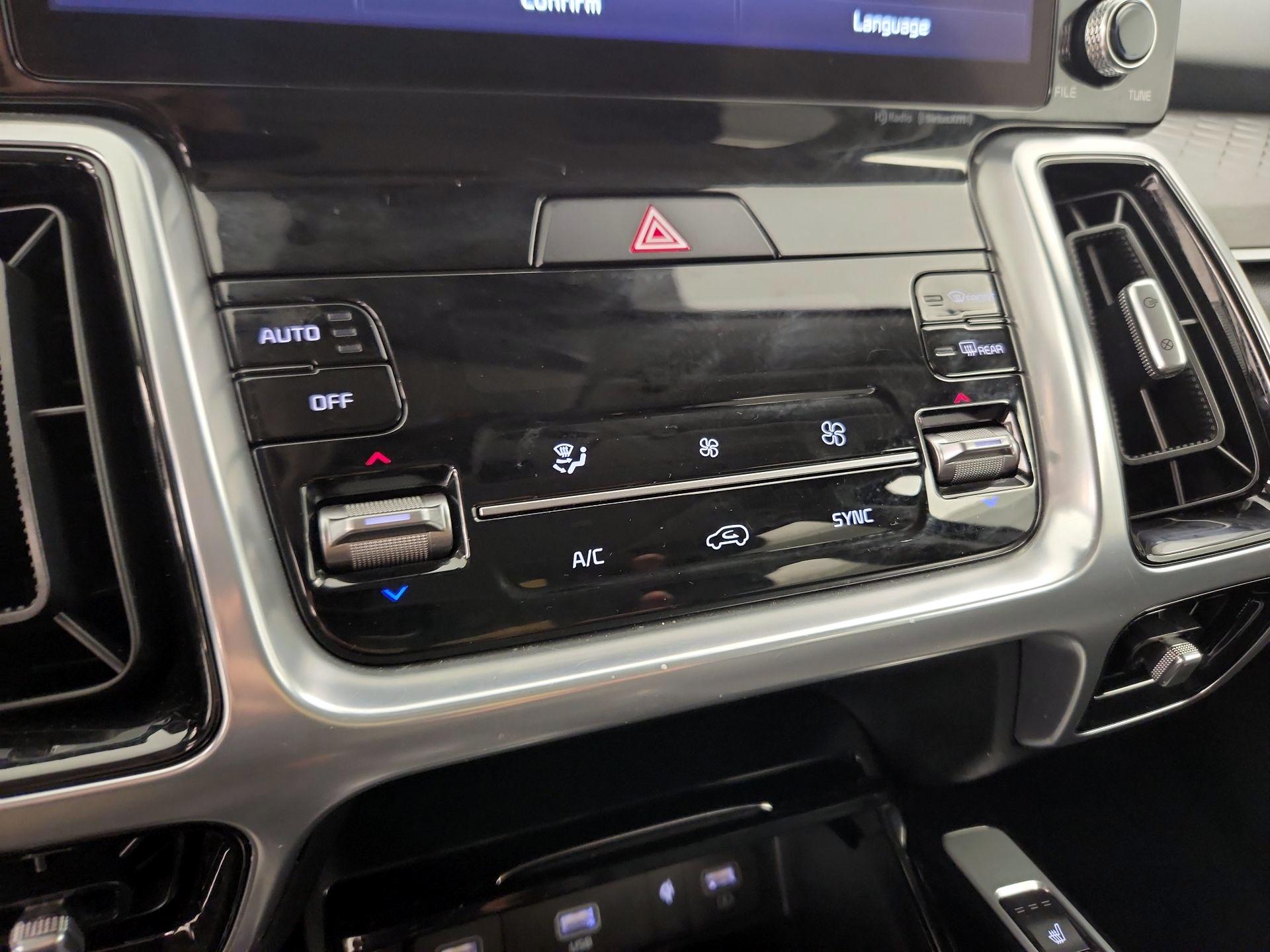 Thumbnail: 2023 Kia Sorento - 16