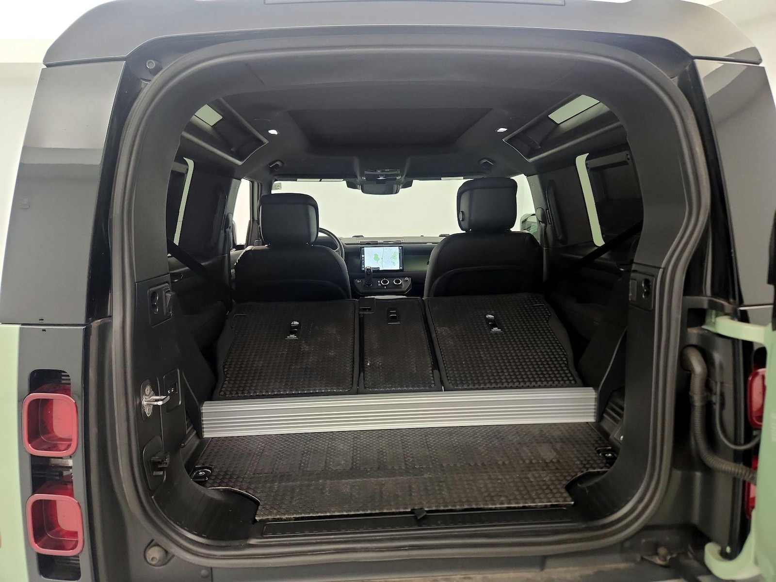 2023 Land Rover Defender 75th Edition - Photo 22
