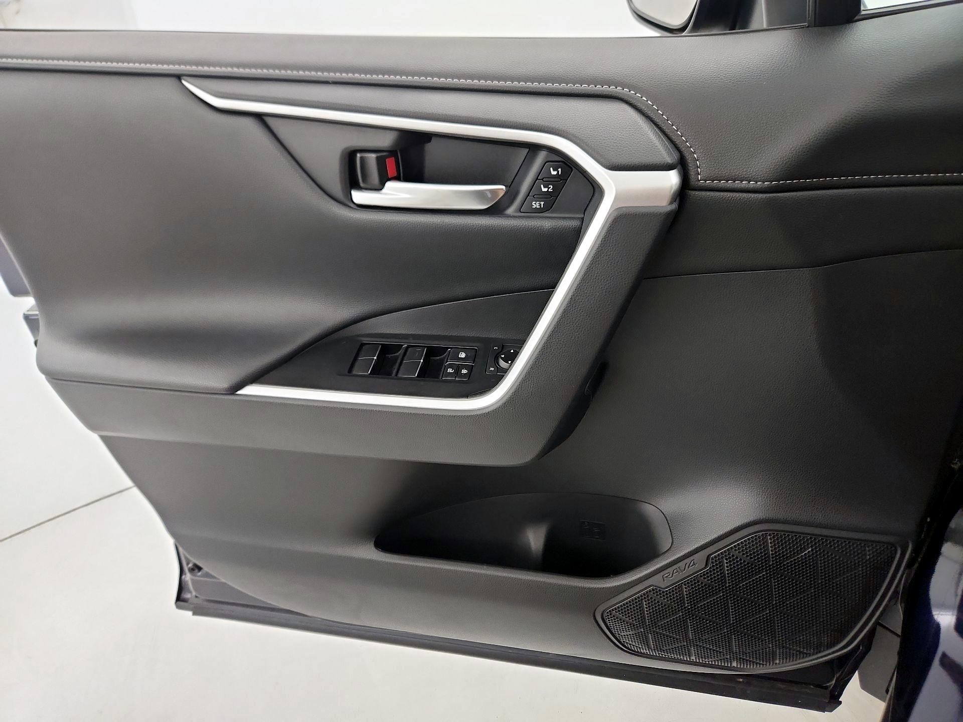 Thumbnail: 2020 Toyota RAV4 - 12