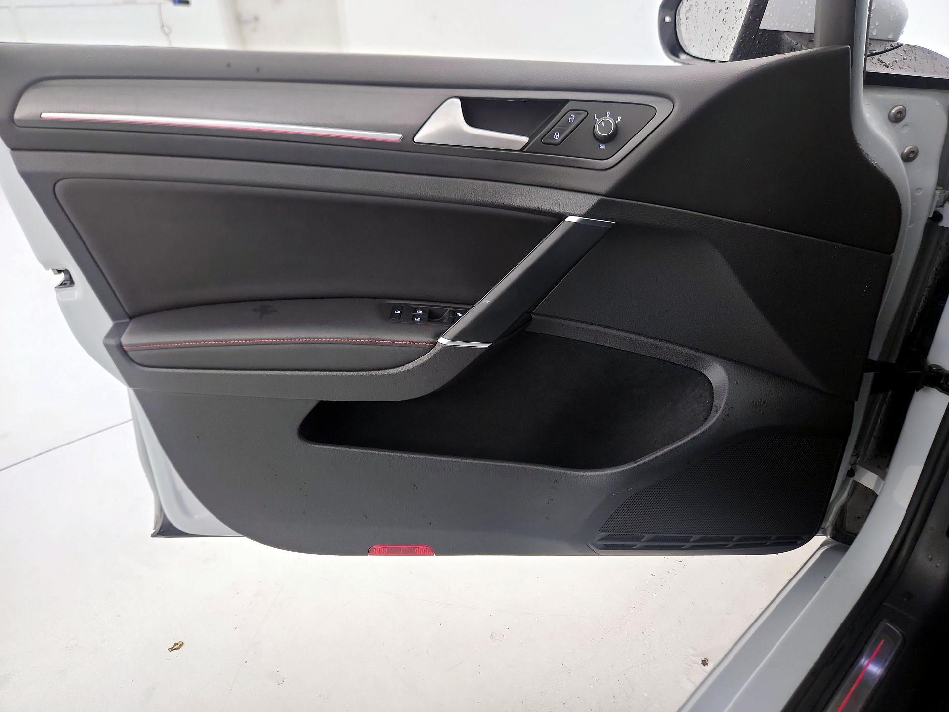 Thumbnail: 2019 Volkswagen Golf - 12