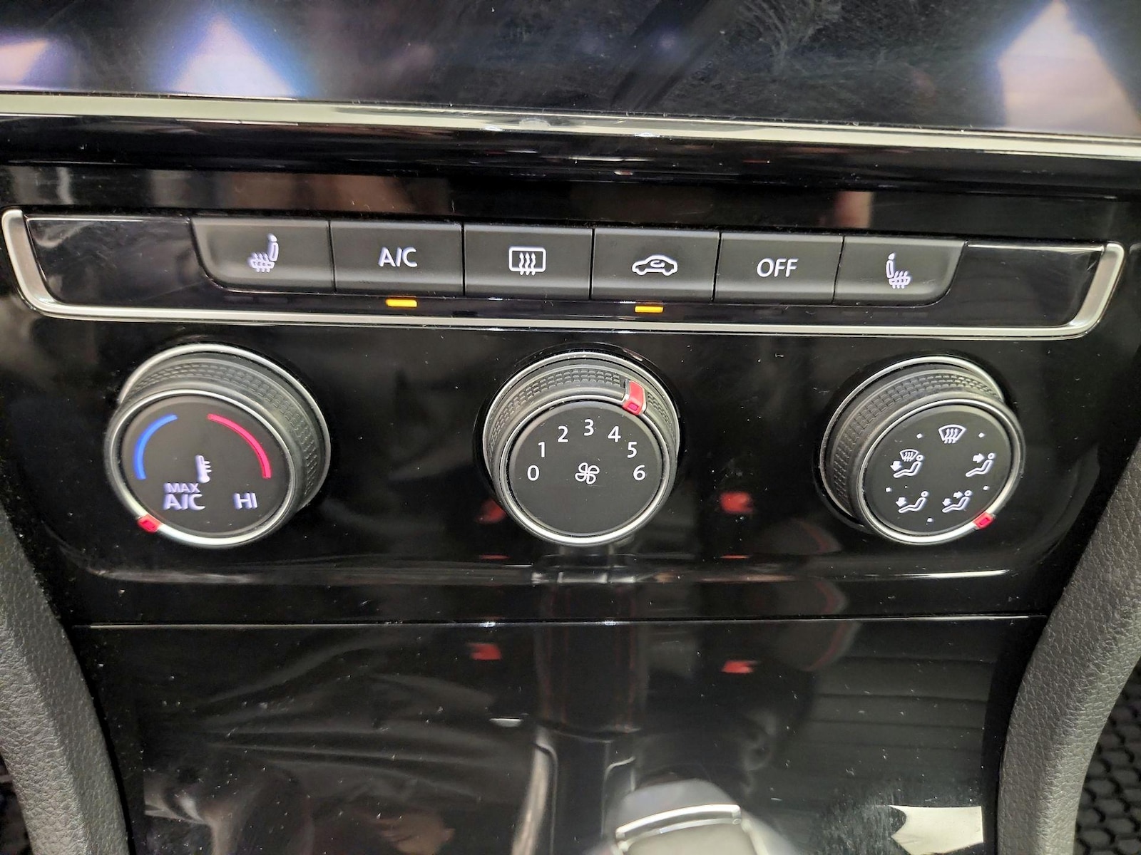 2019 Volkswagen Golf GTI SE - Photo 17