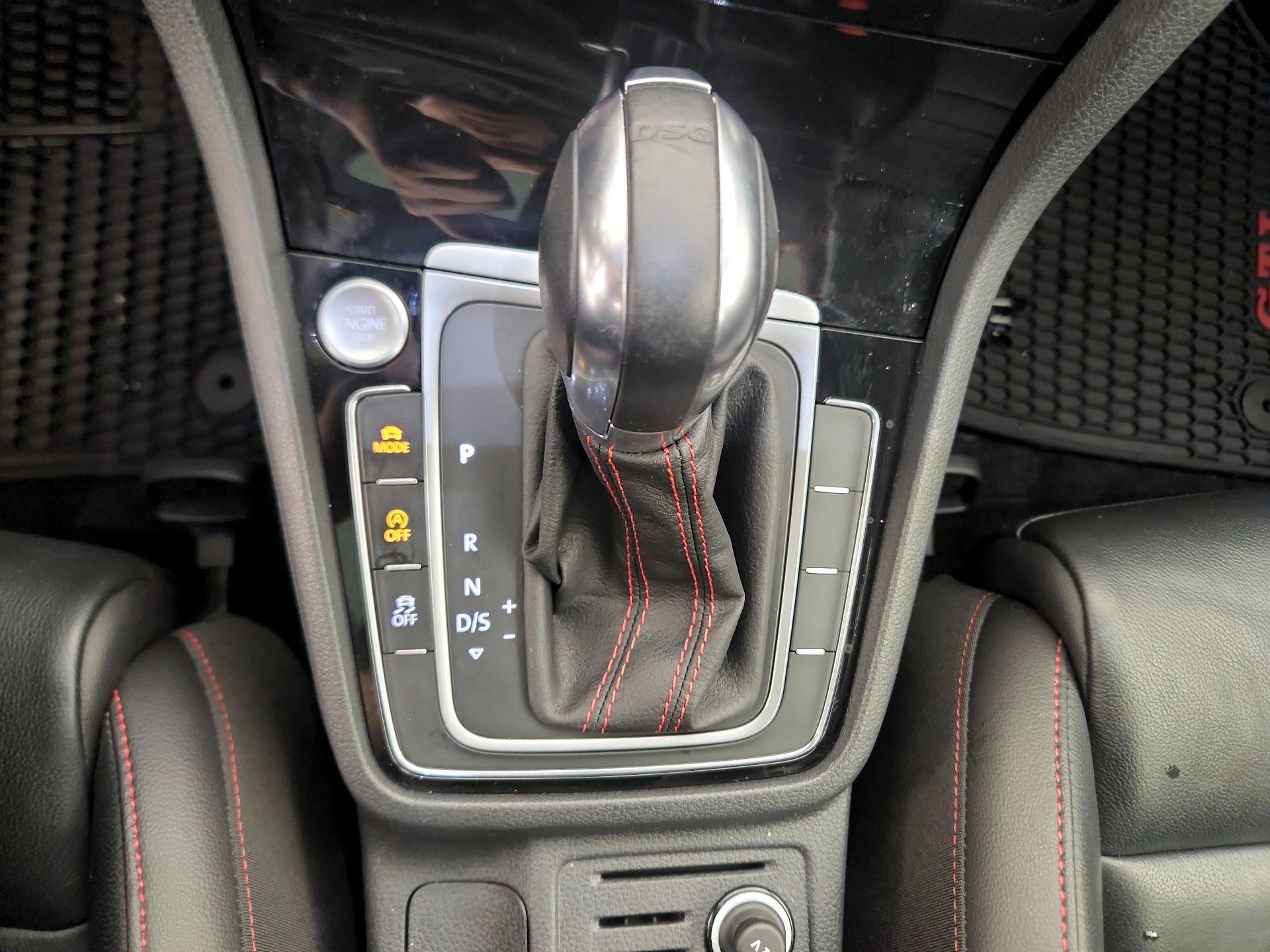 Thumbnail: 2019 Volkswagen Golf - 17