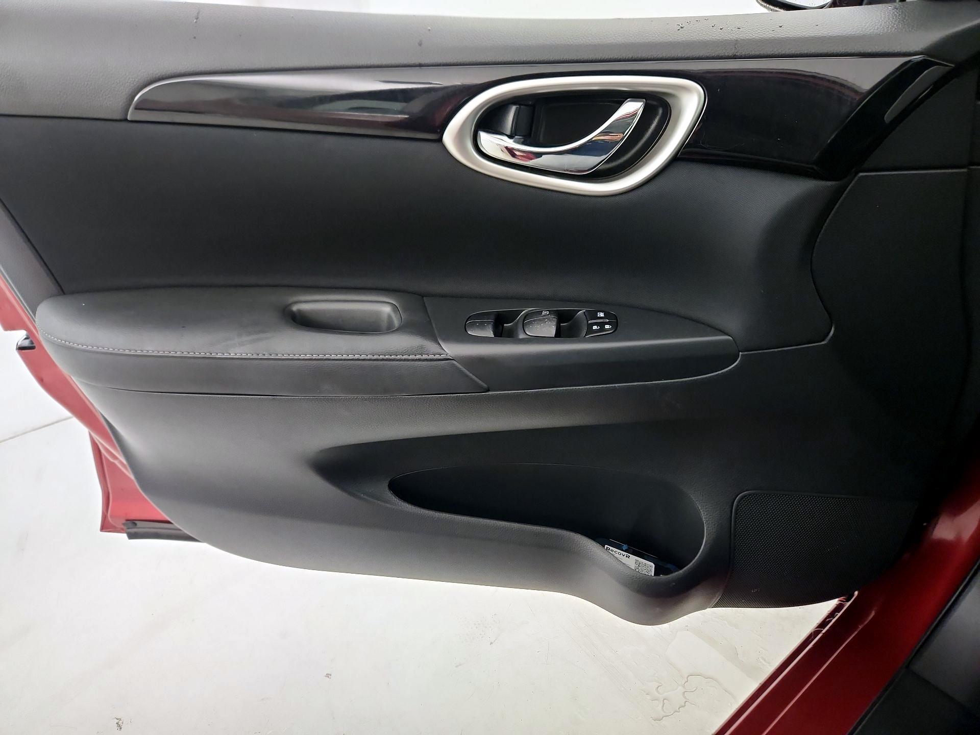 Thumbnail: 2016 Nissan Sentra - 12