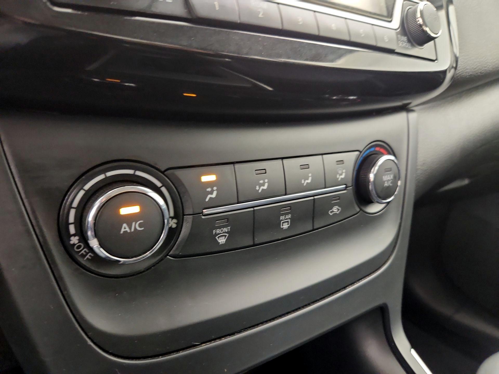 Thumbnail: 2016 Nissan Sentra - 15