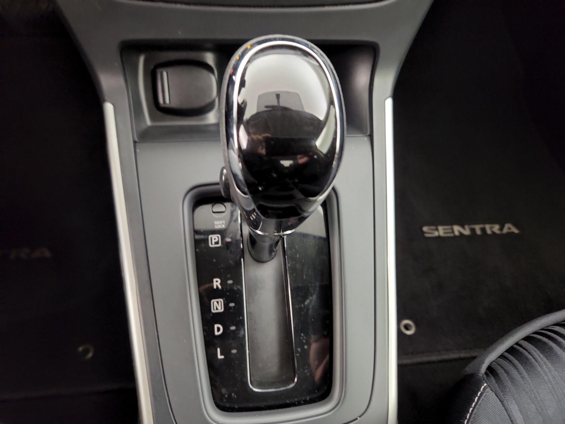 Thumbnail: 2016 Nissan Sentra - 16