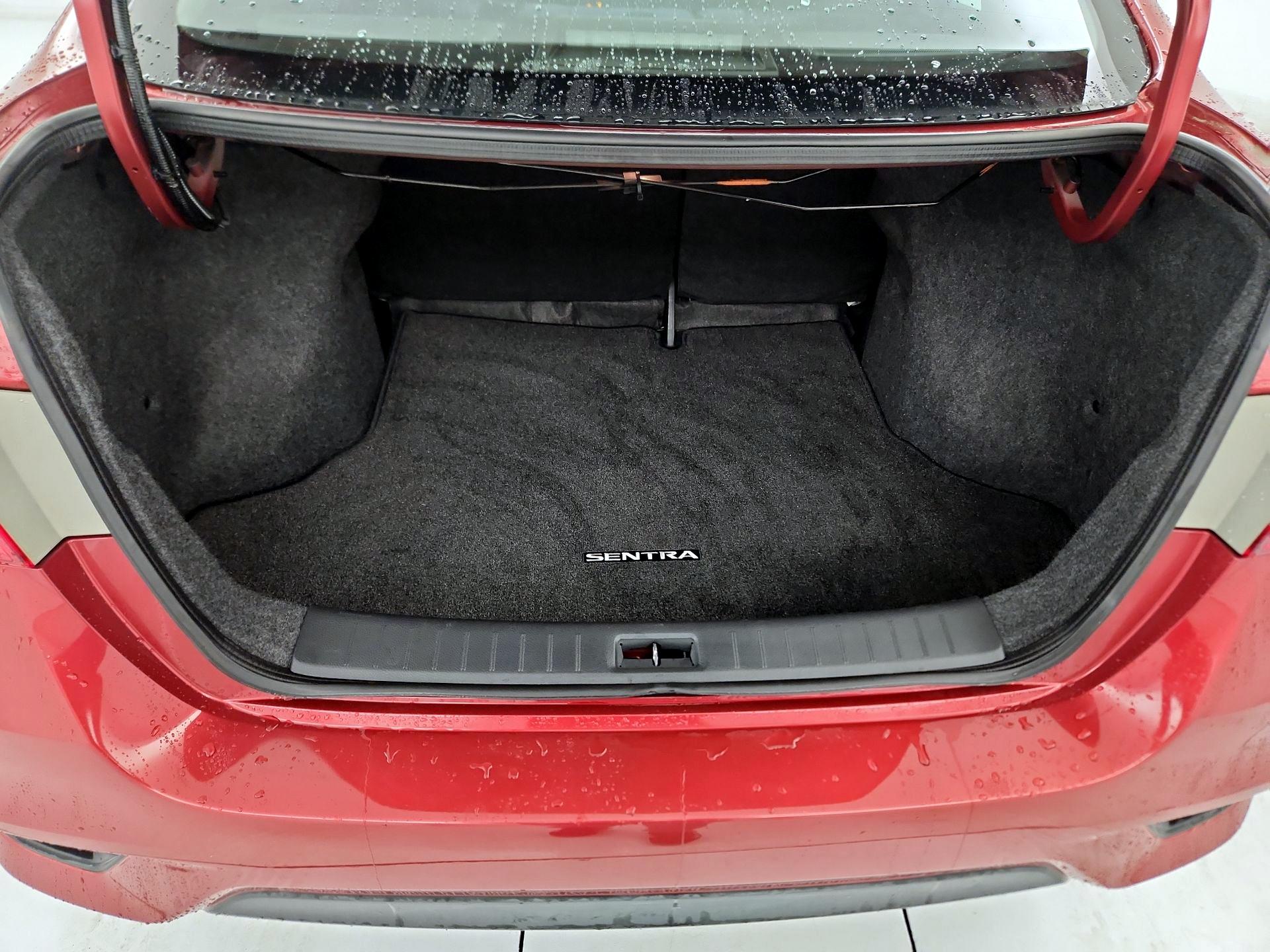 Thumbnail: 2016 Nissan Sentra - 18