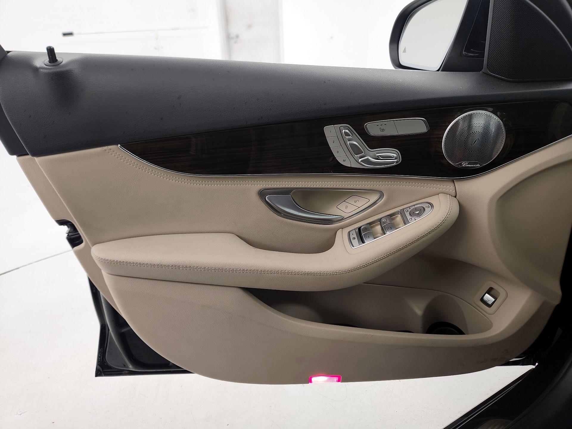 Thumbnail: 2015 Mercedes-Benz C-Class - 12