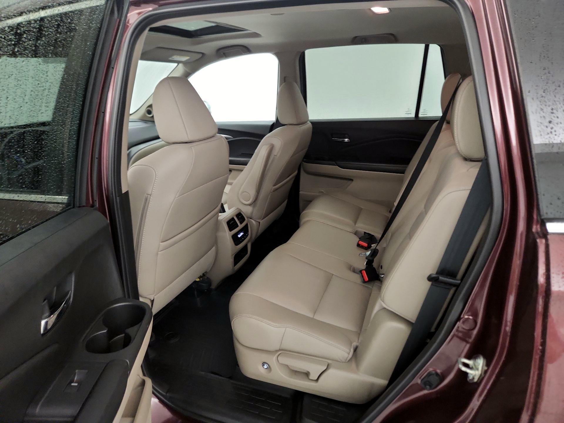 Thumbnail: 2017 Honda Pilot - 16