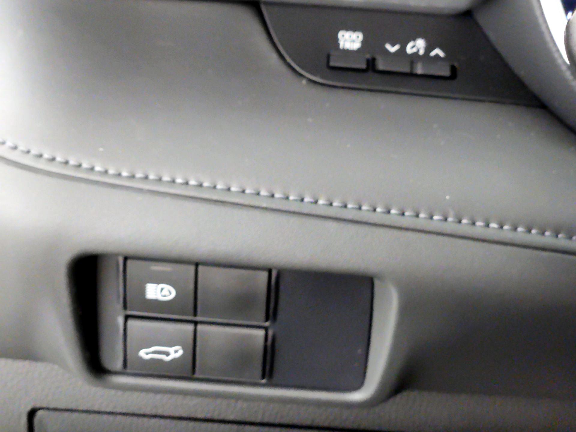 Thumbnail: 2020 Toyota Highlander - 13