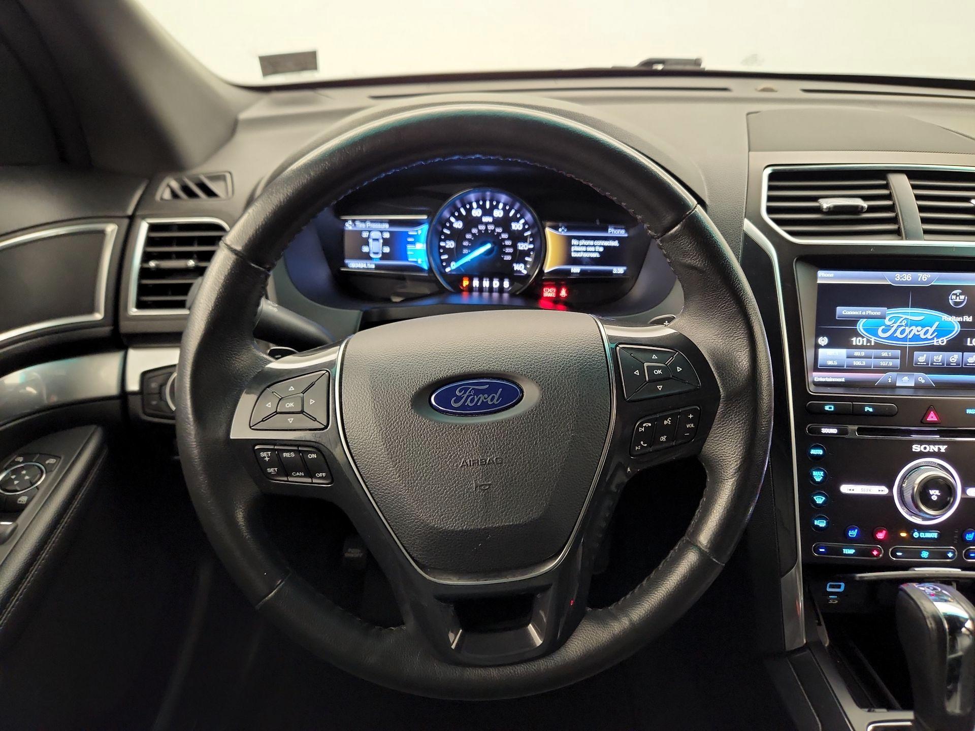 Thumbnail: 2016 Ford Explorer - 10