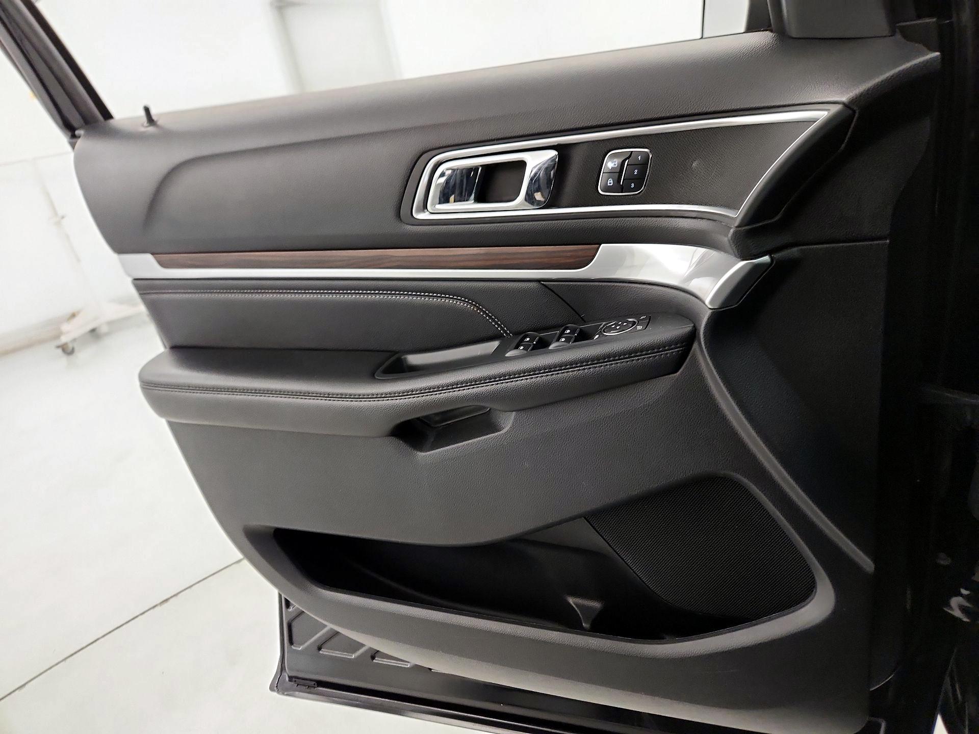 Thumbnail: 2016 Ford Explorer - 12
