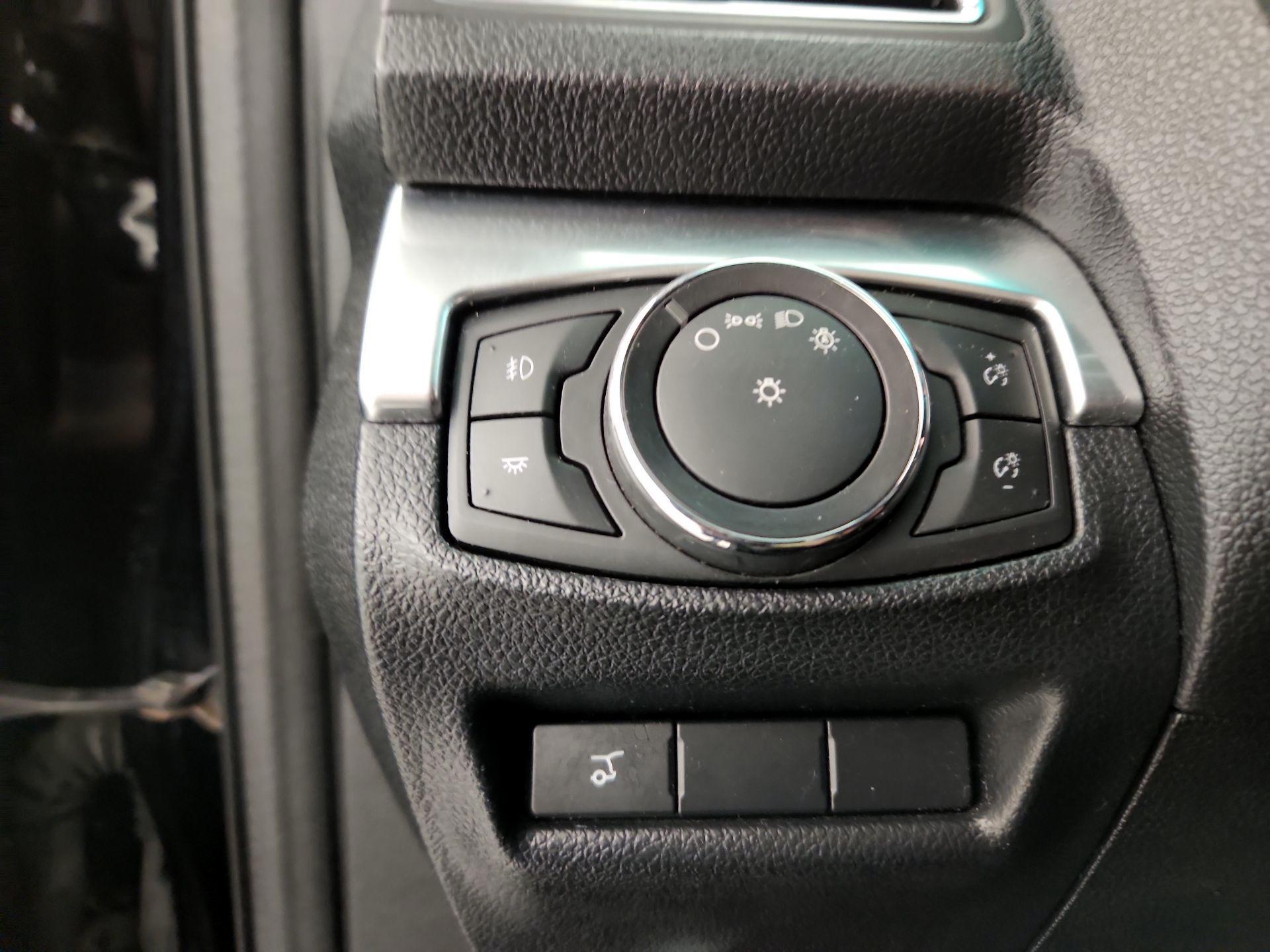 Thumbnail: 2016 Ford Explorer - 13