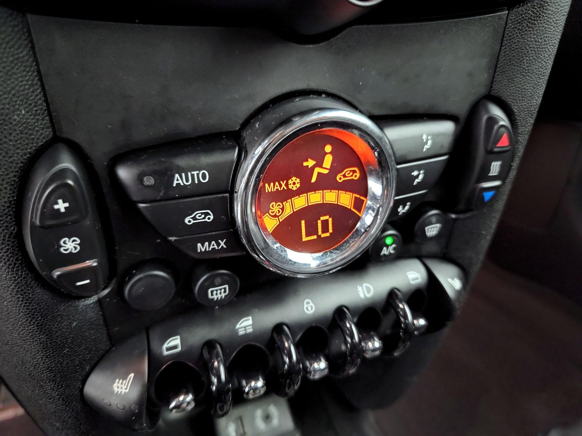 Thumbnail: 2015 MINI Cooper - 14
