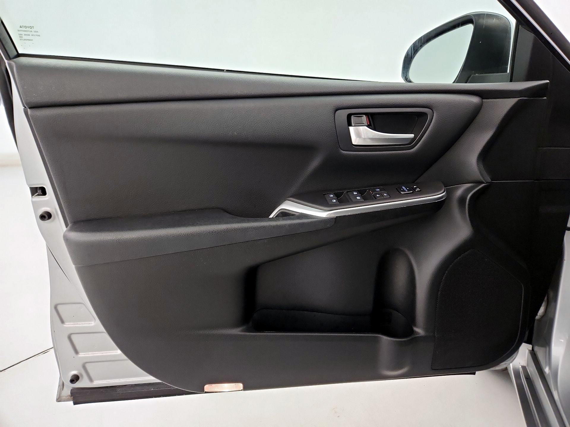 Thumbnail: 2016 Toyota Camry - 12