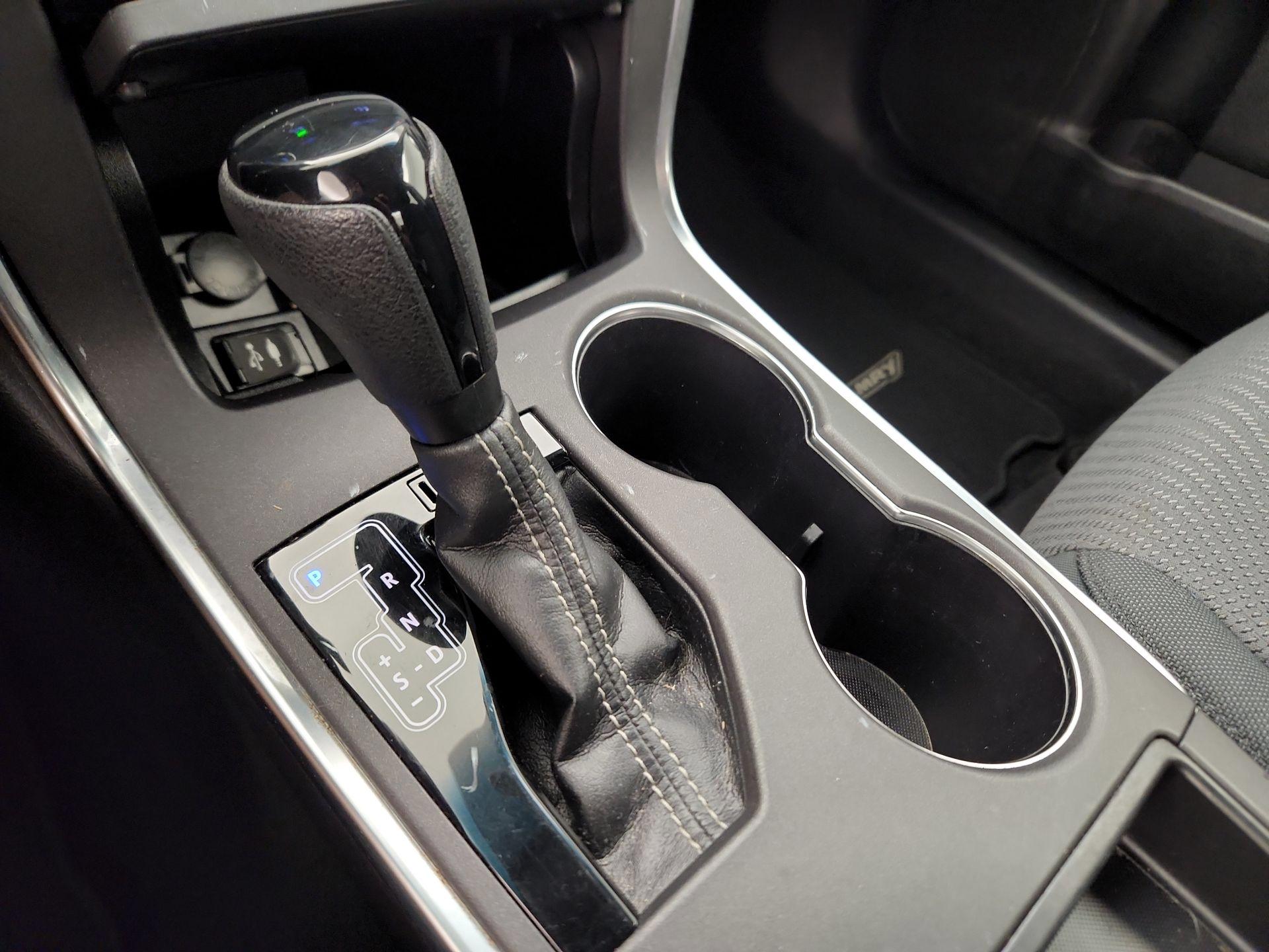 Thumbnail: 2016 Toyota Camry - 17