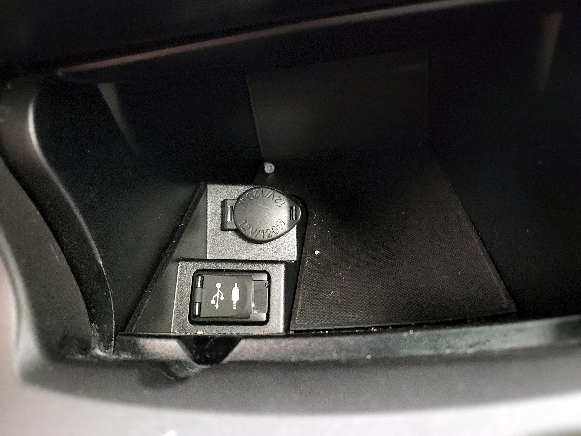Thumbnail: 2016 Toyota Camry - 18