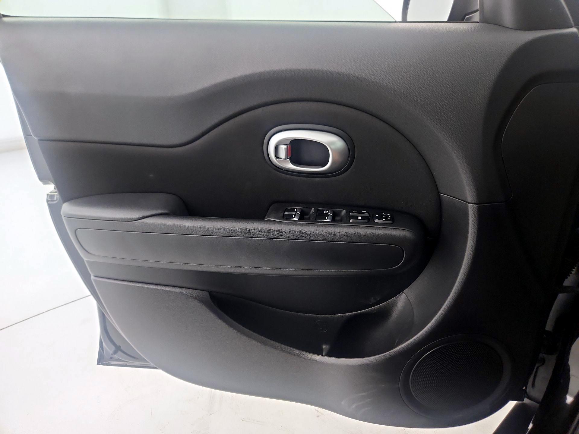 Thumbnail: 2017 Kia Soul - 12