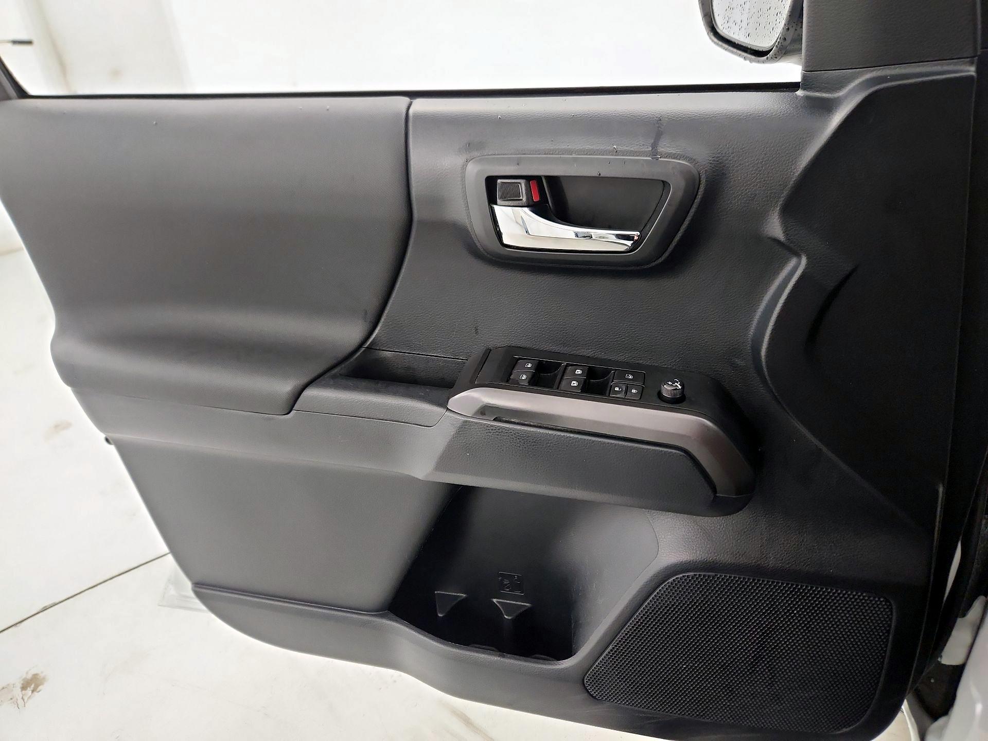 Thumbnail: 2019 Toyota Tacoma - 12