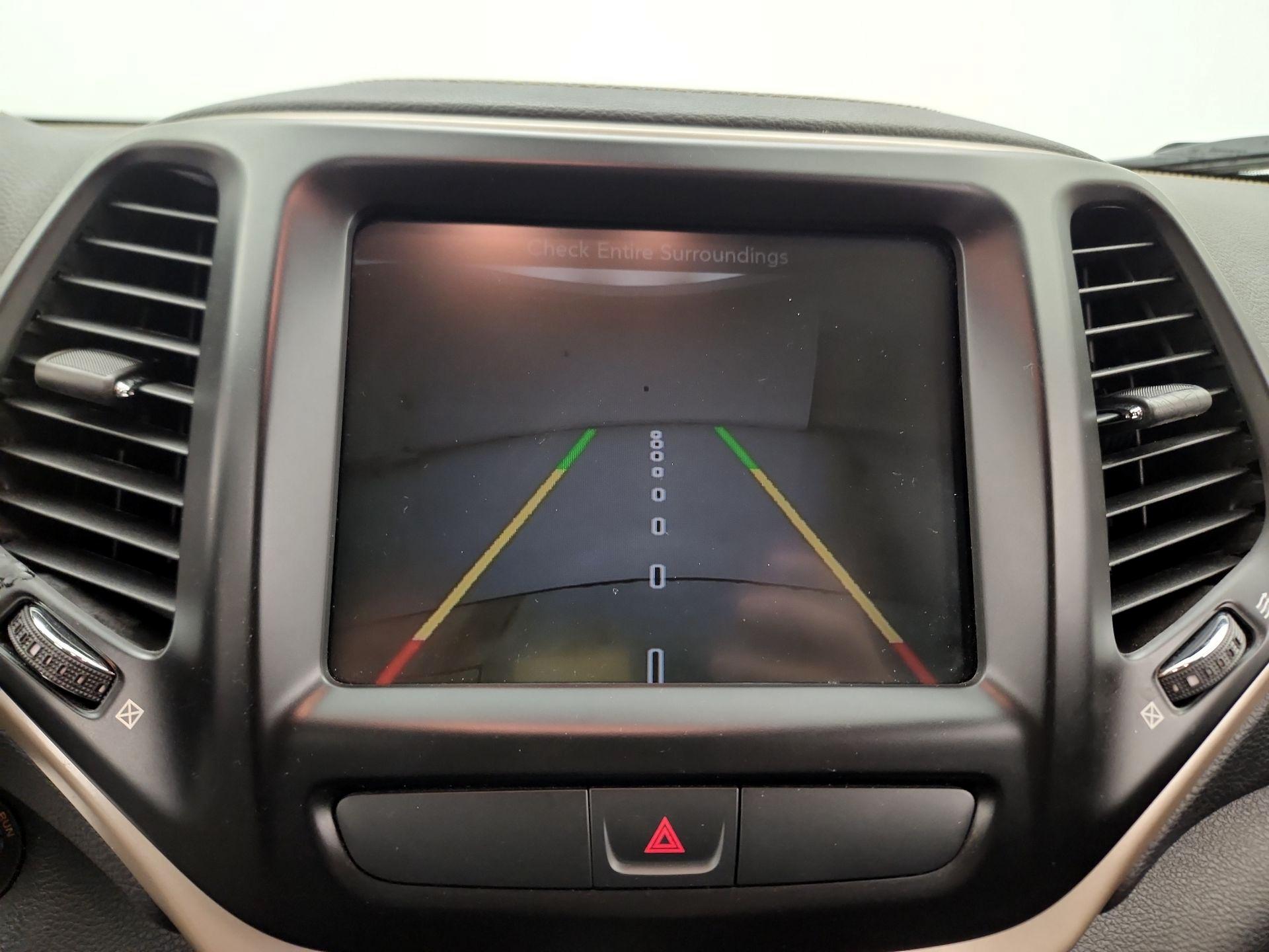 Thumbnail: 2016 Jeep Cherokee - 14