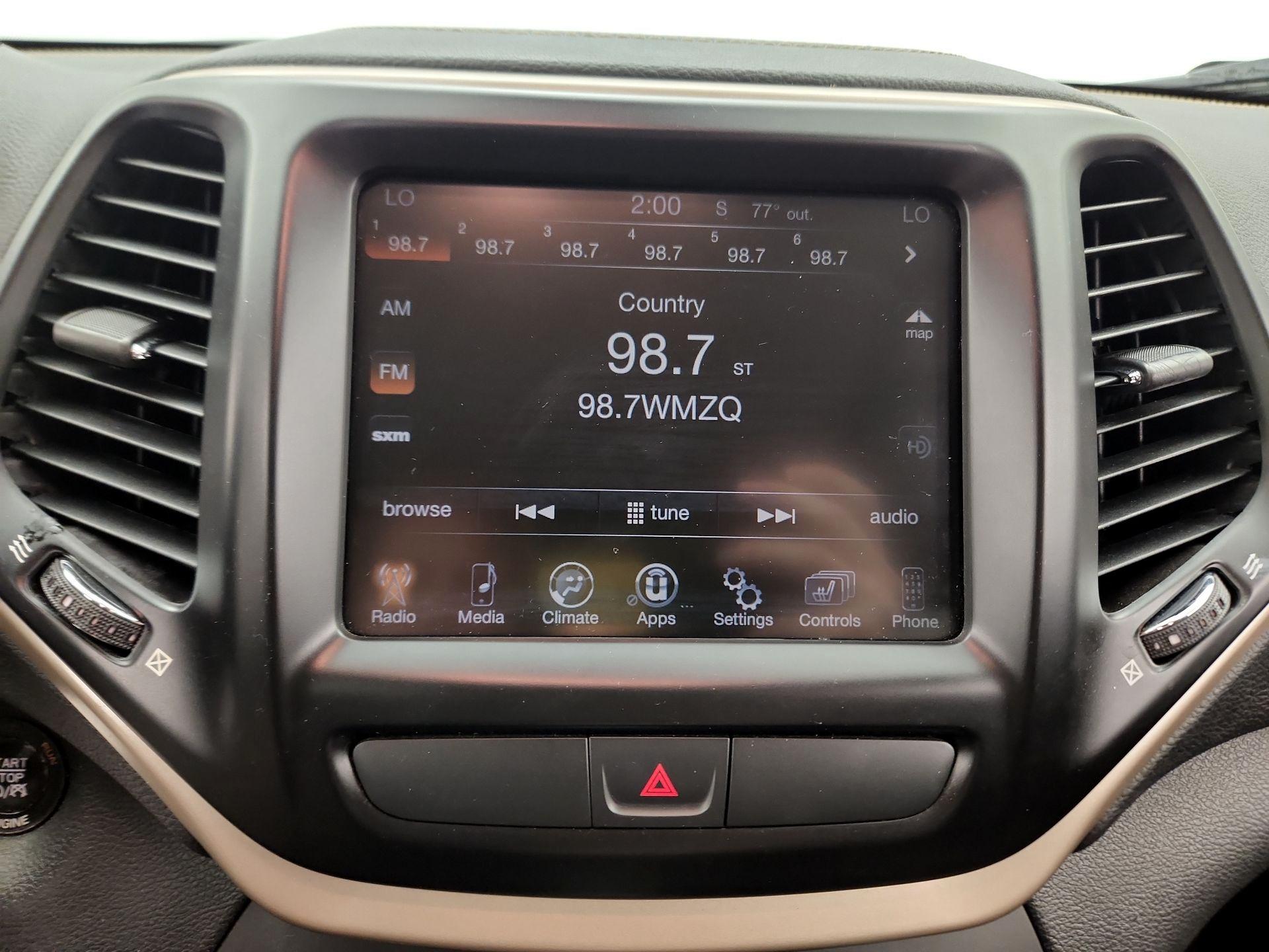 Thumbnail: 2016 Jeep Cherokee - 15
