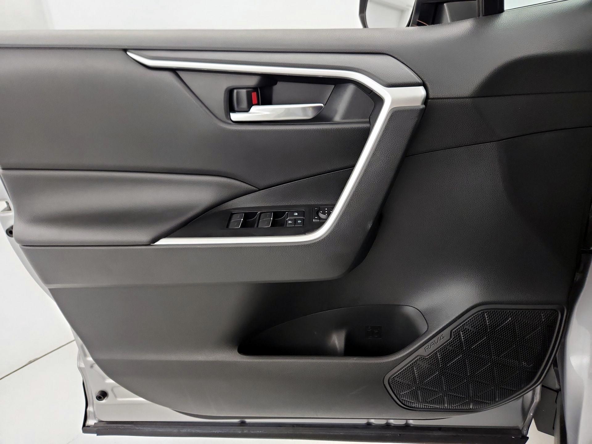 Thumbnail: 2022 Toyota RAV4 - 12