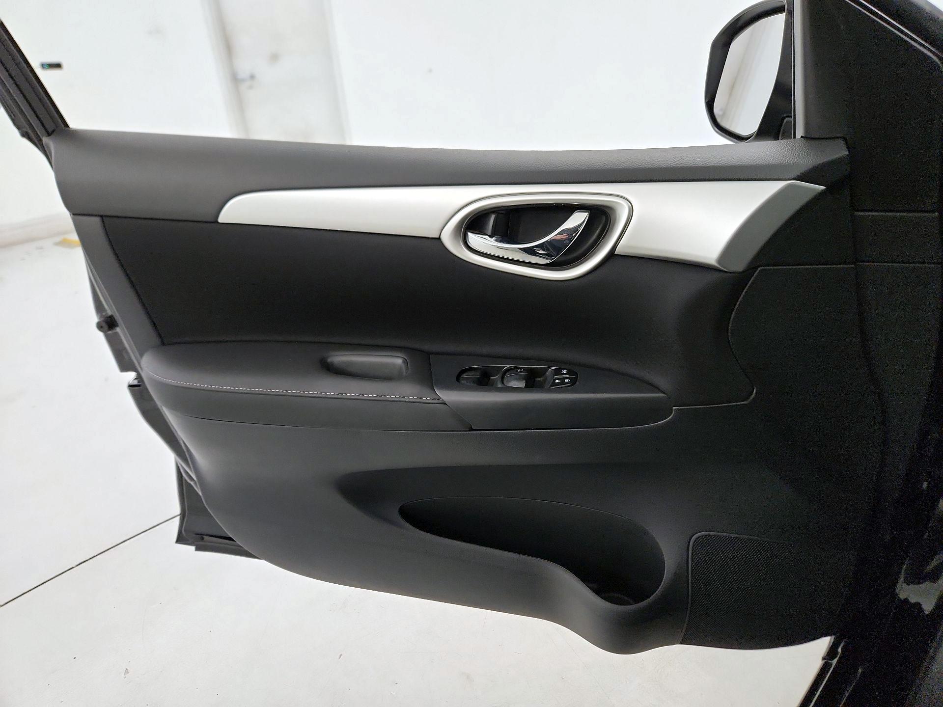 Thumbnail: 2015 Nissan Sentra - 12