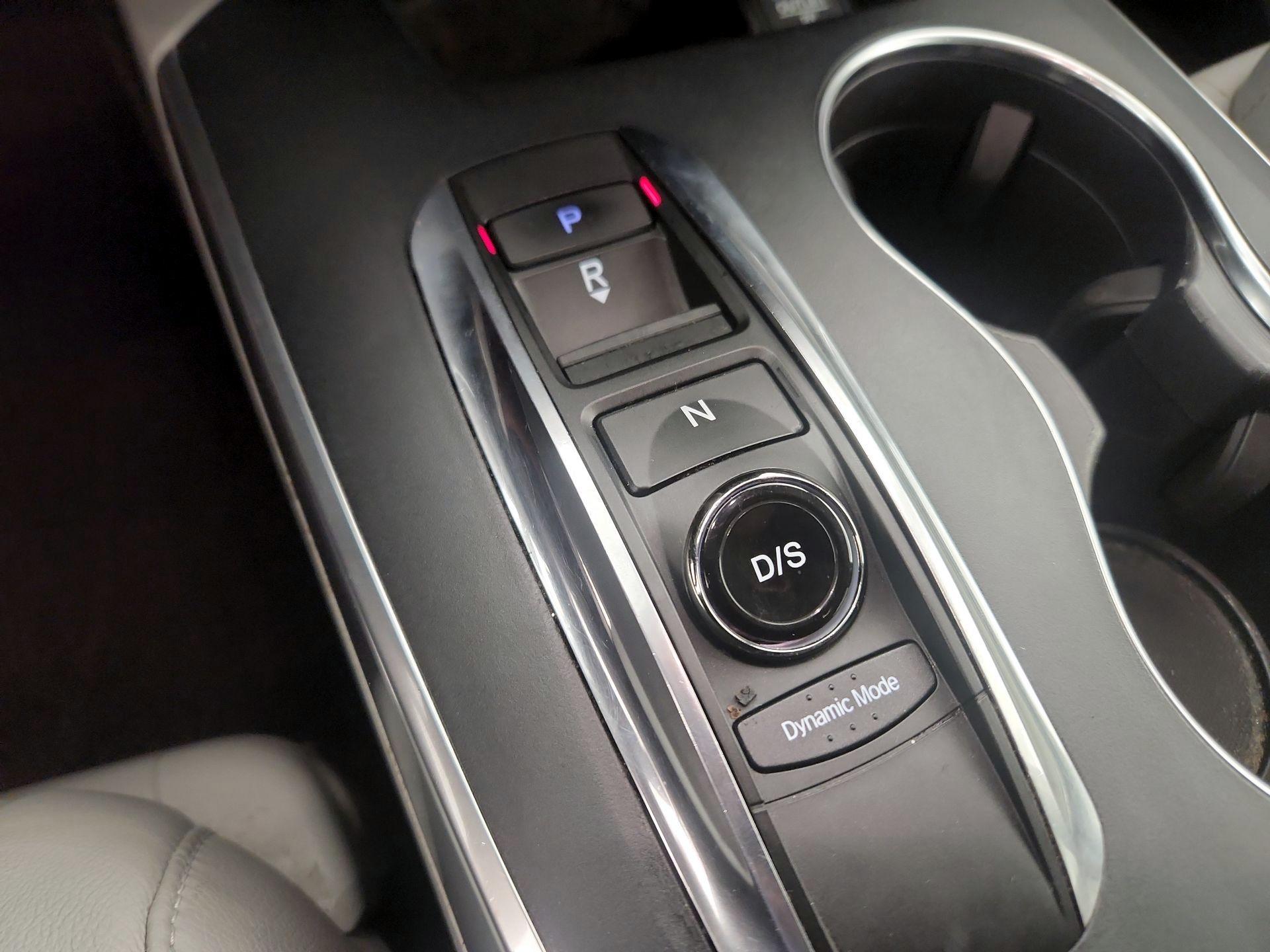 Thumbnail: 2017 Acura MDX - 18