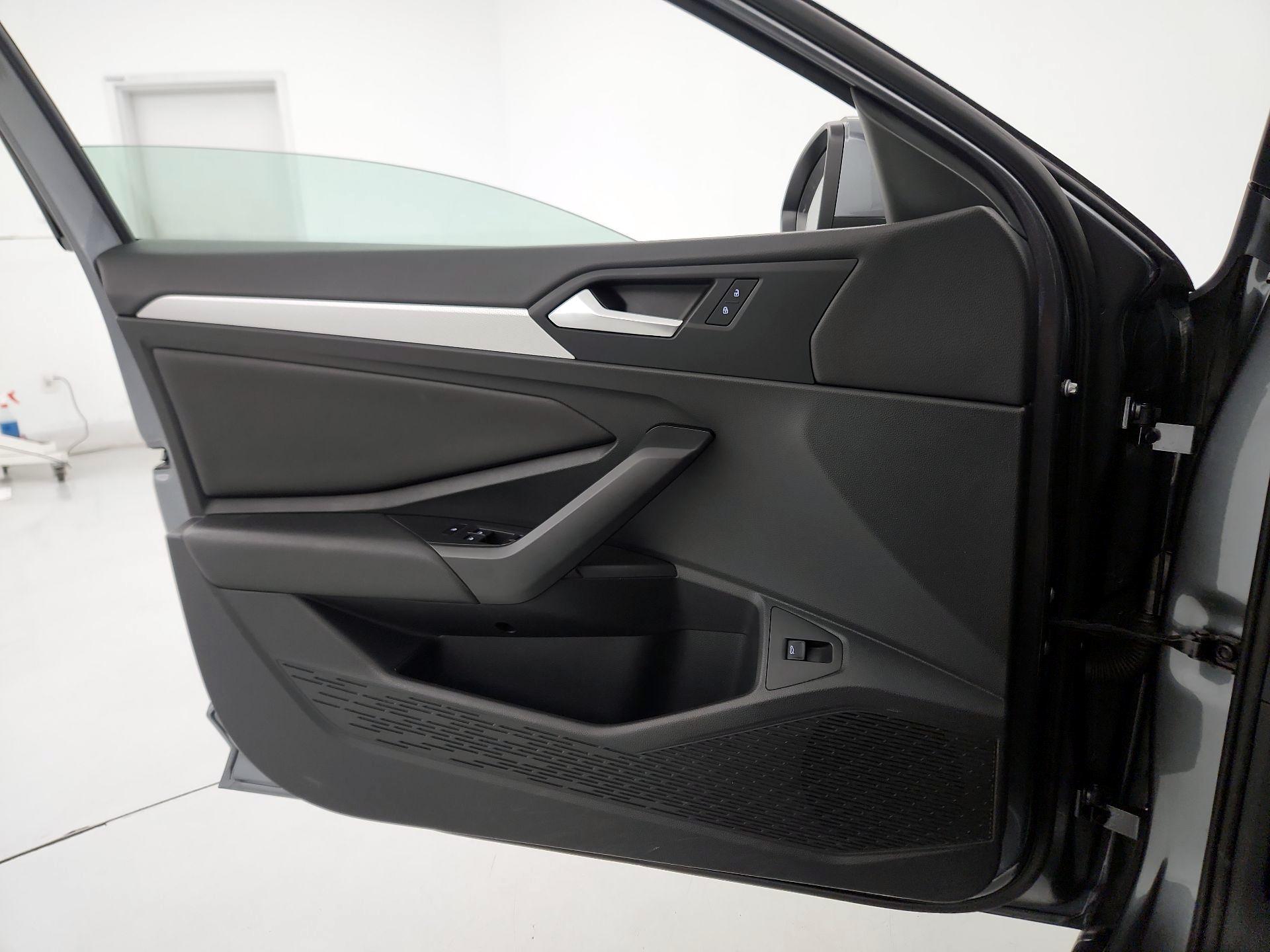Thumbnail: 2019 Volkswagen Jetta - 12