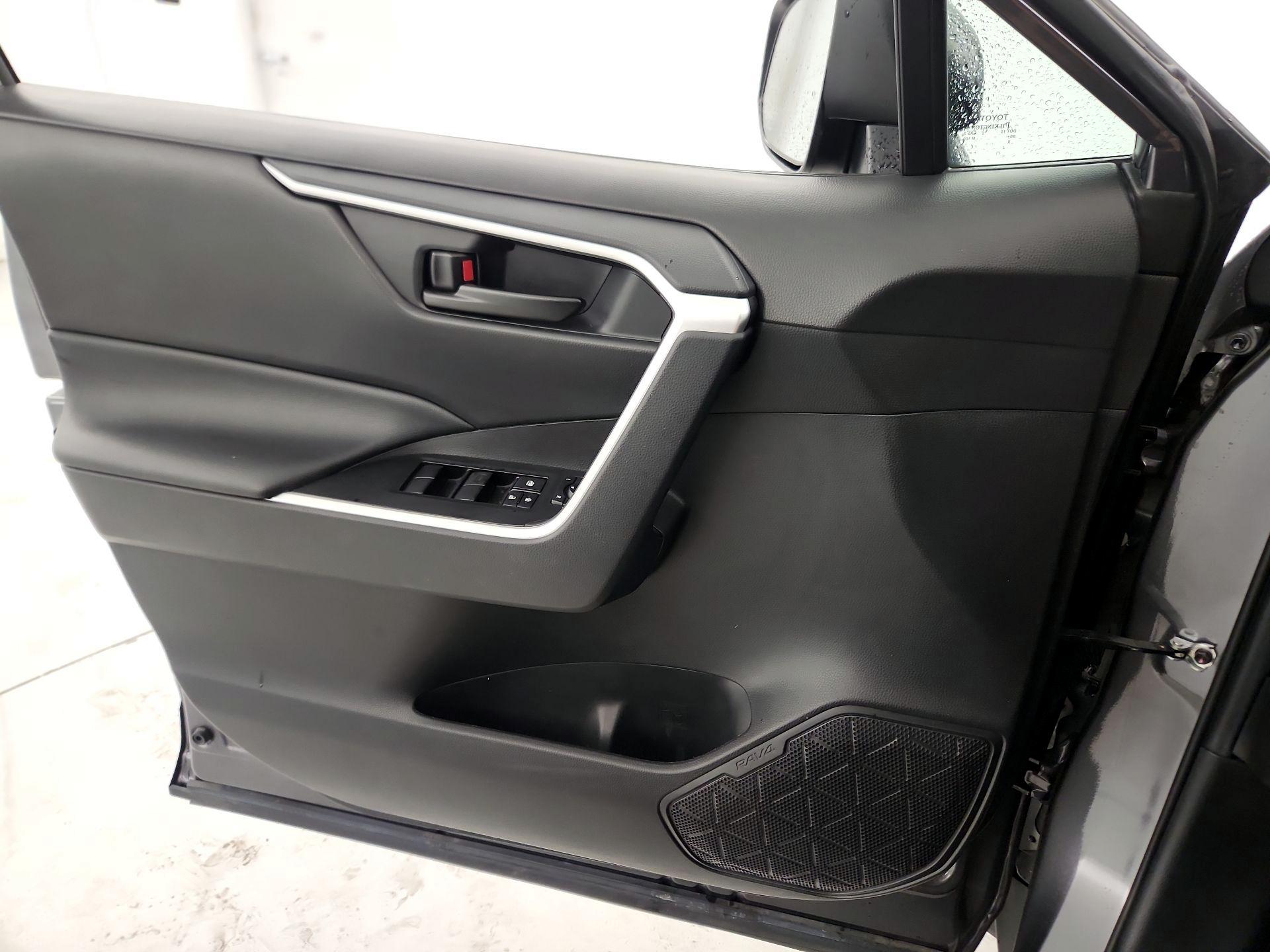 Thumbnail: 2021 Toyota RAV4 - 13