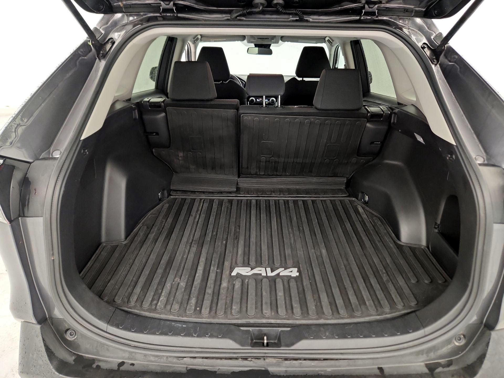 Thumbnail: 2021 Toyota RAV4 - 19