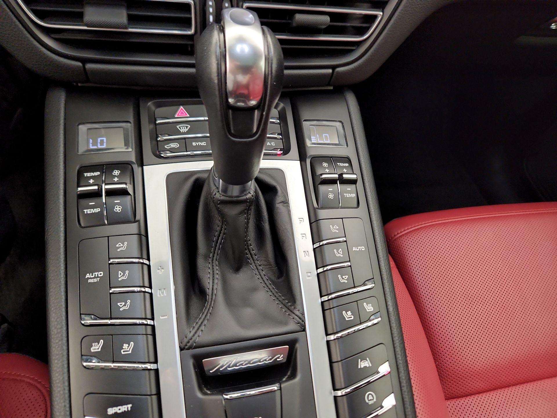 Thumbnail: 2021 Porsche Macan - 18