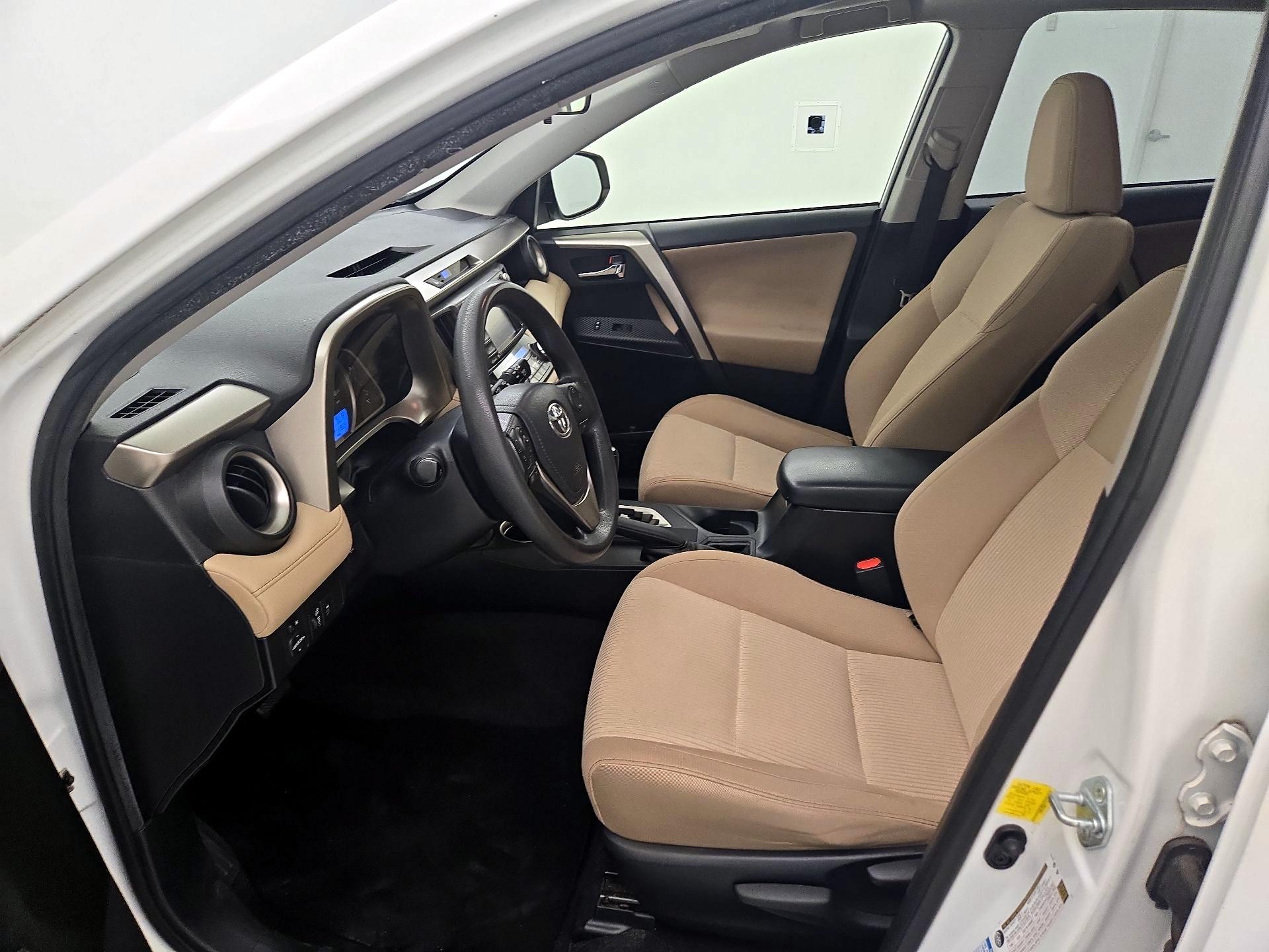 Thumbnail: 2015 Toyota RAV4 - 11