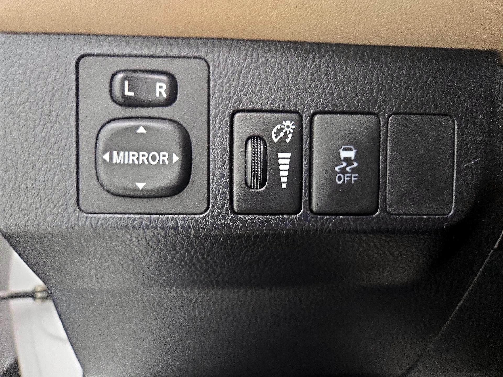 Thumbnail: 2015 Toyota RAV4 - 13